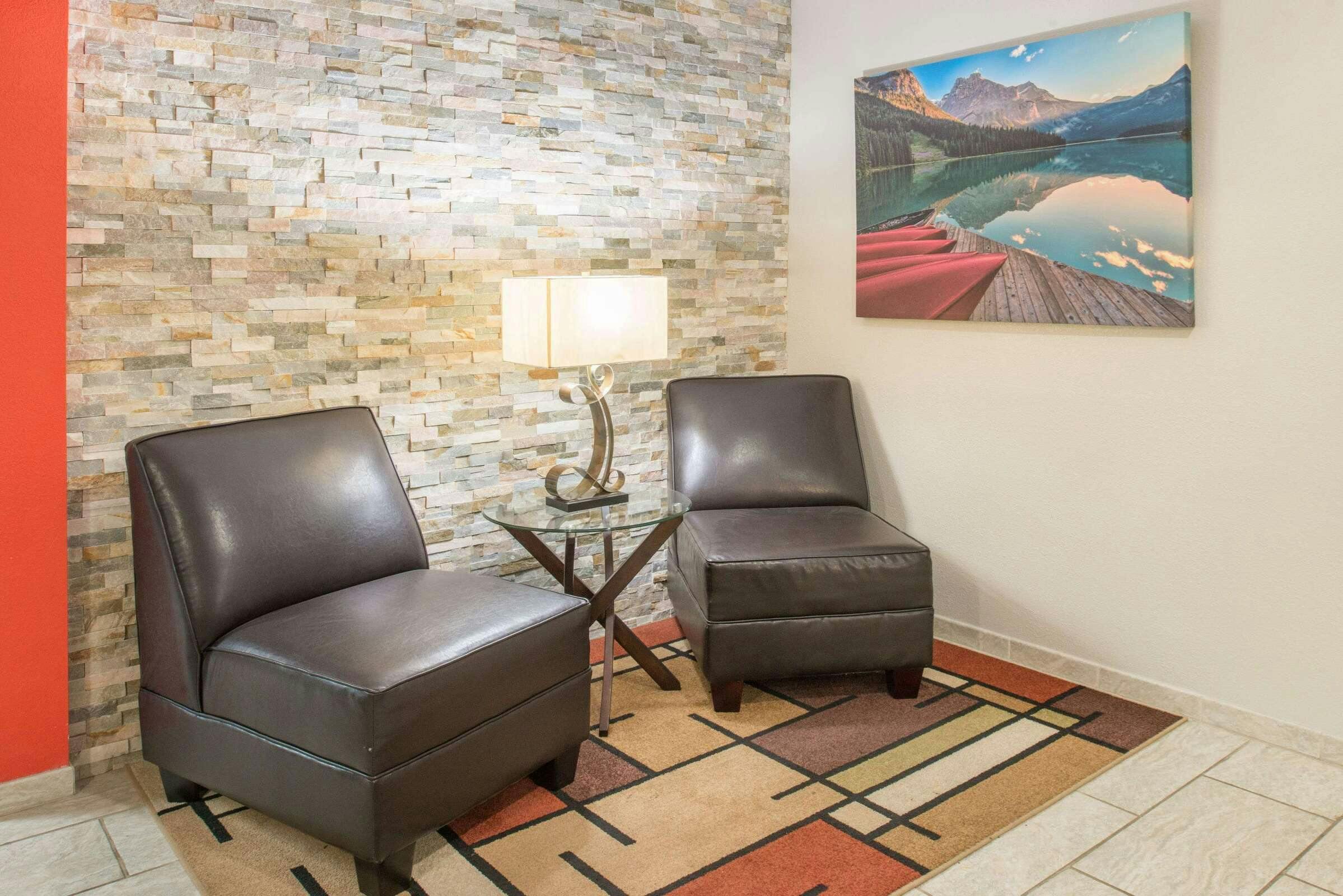 Hotel Super 8 by Wyndham Moberly MO photo 1