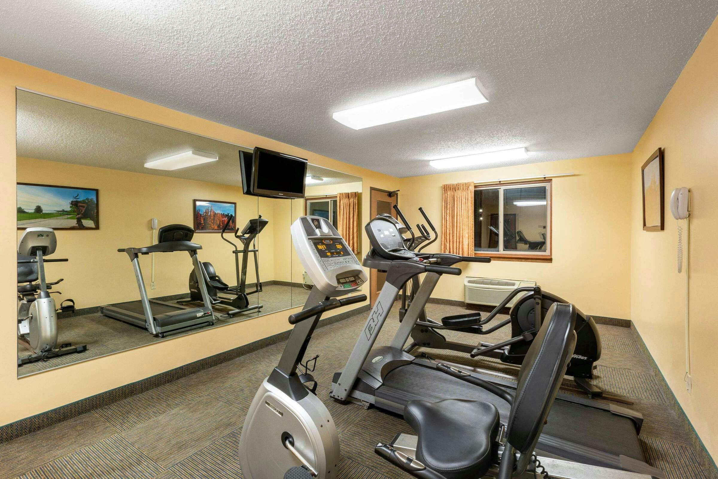 Hotel Super 8 Bemidji MN photo 3