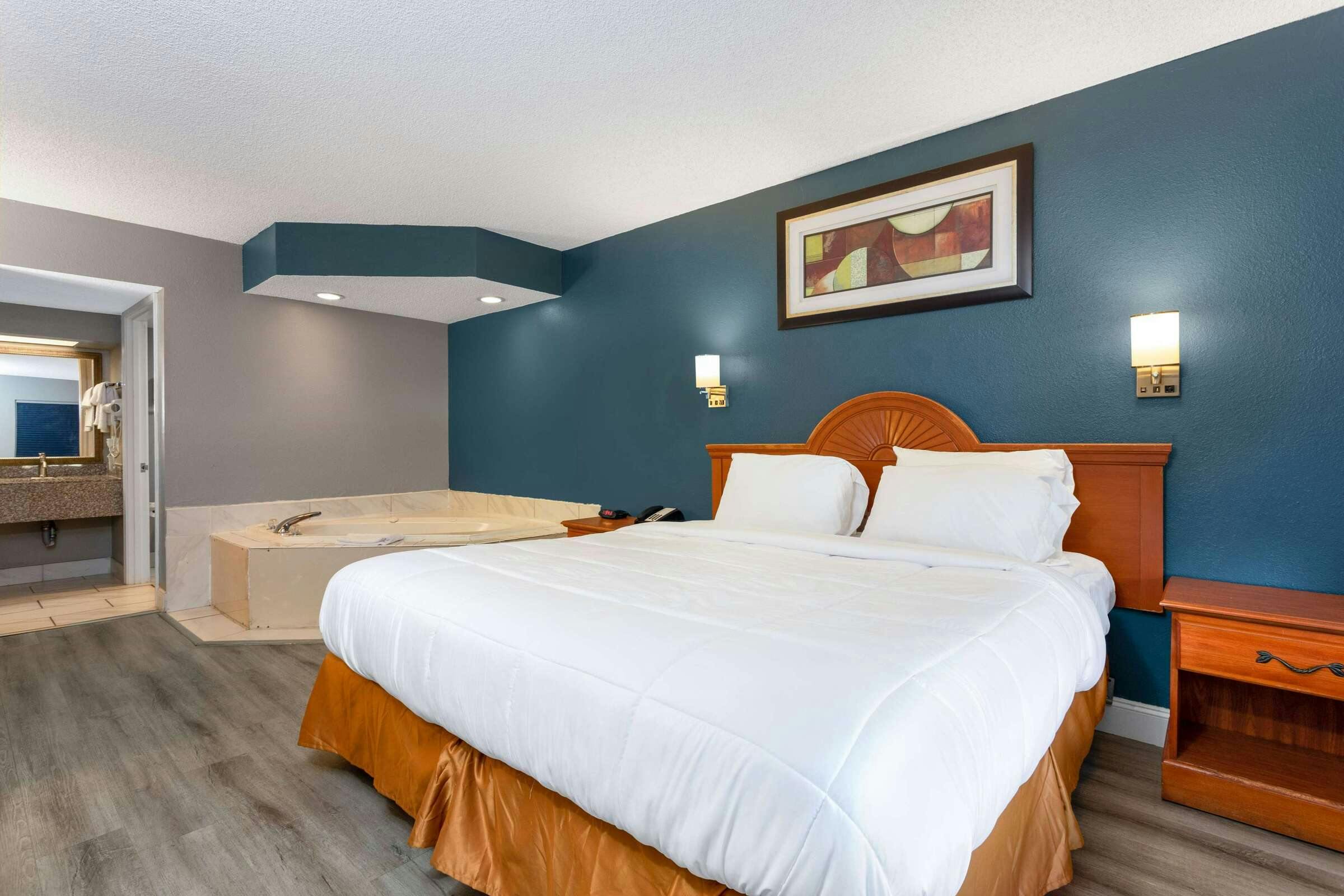 Hotel Baymont by Wyndham Marianna photo 4