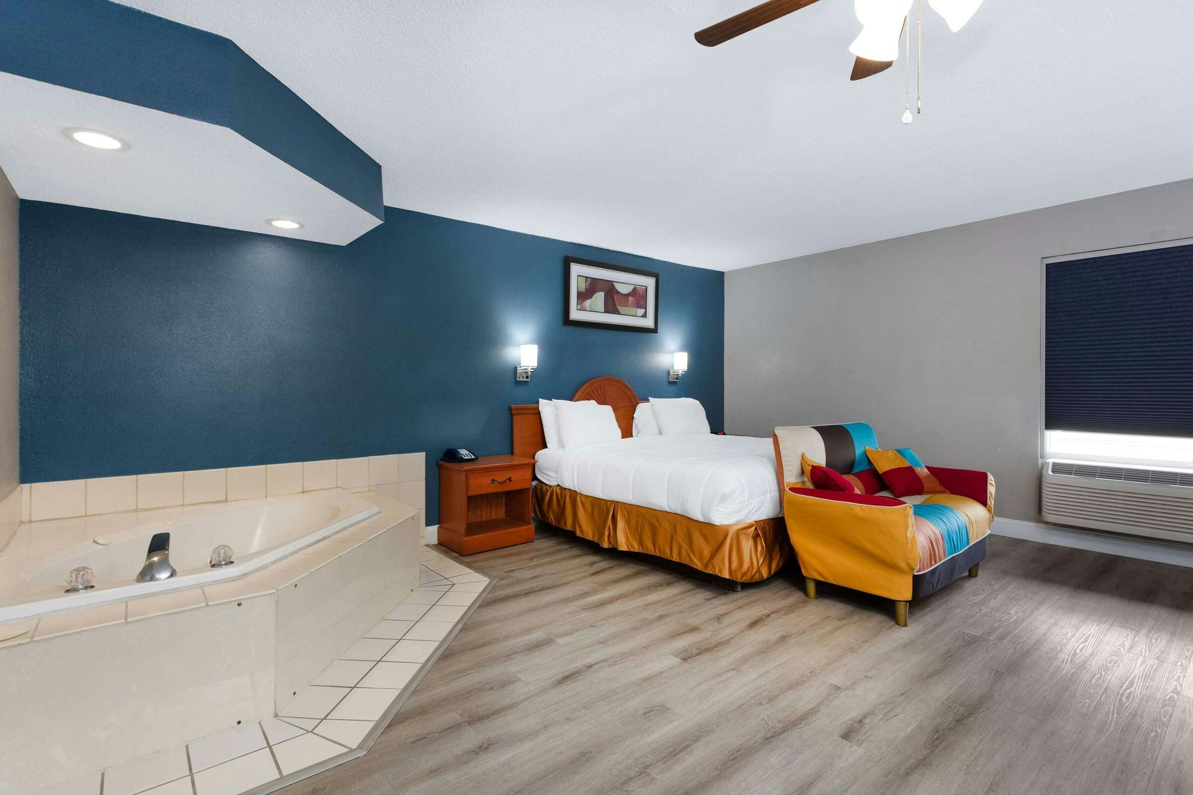 Hotel Baymont by Wyndham Marianna photo 5