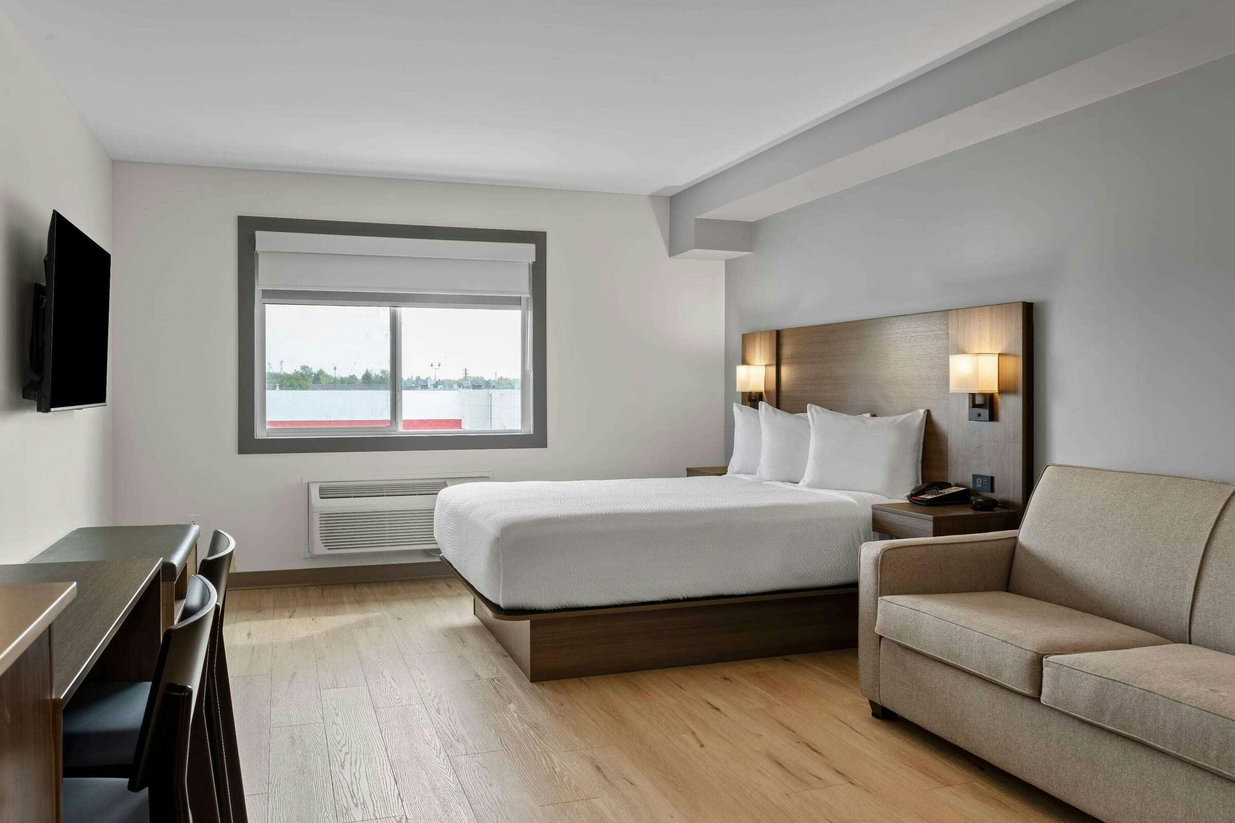 Hotel Days Inn - Steinbach photo 1