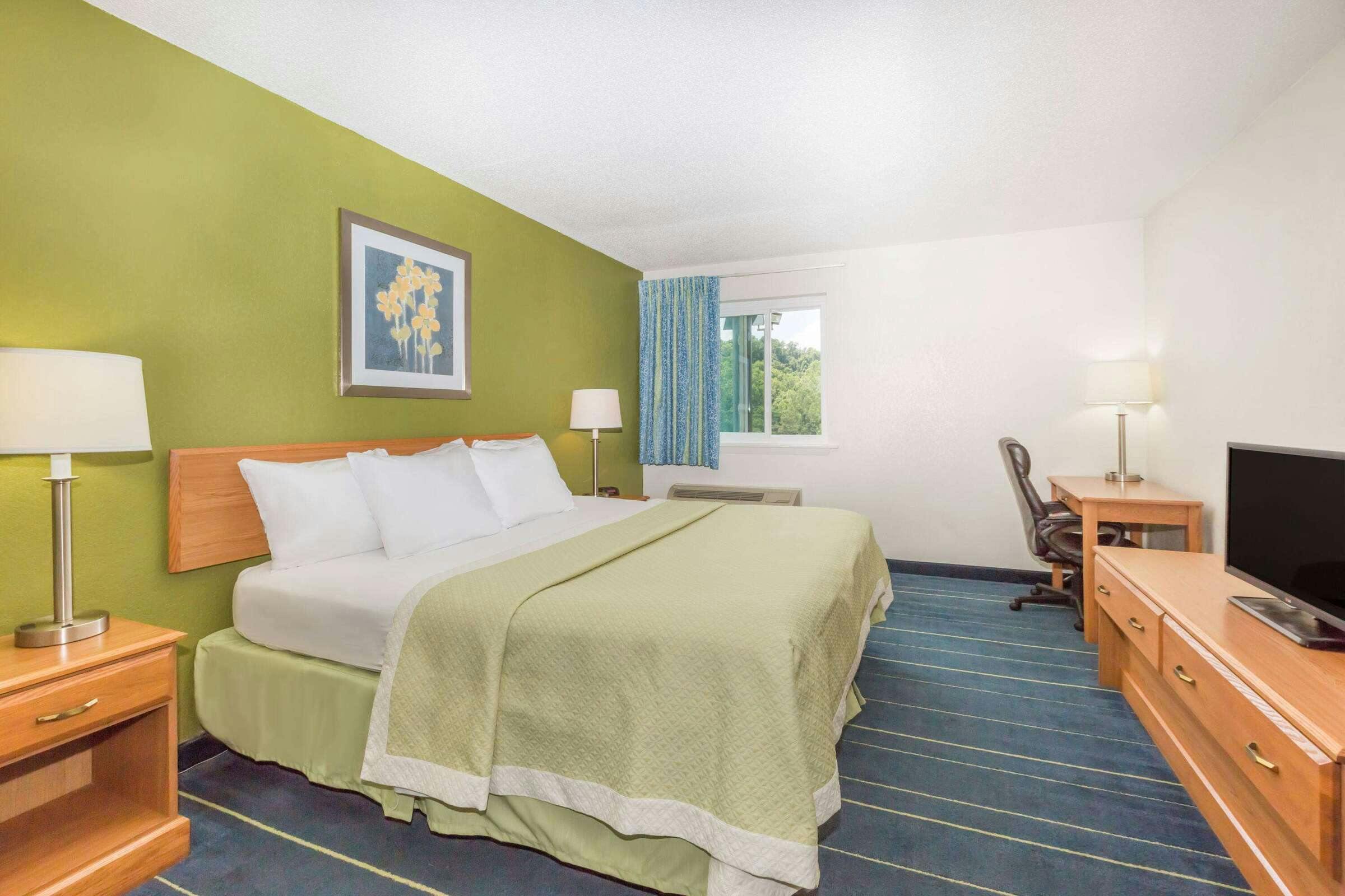 Hotel Days Inn And Suites Bridgeport photo 2