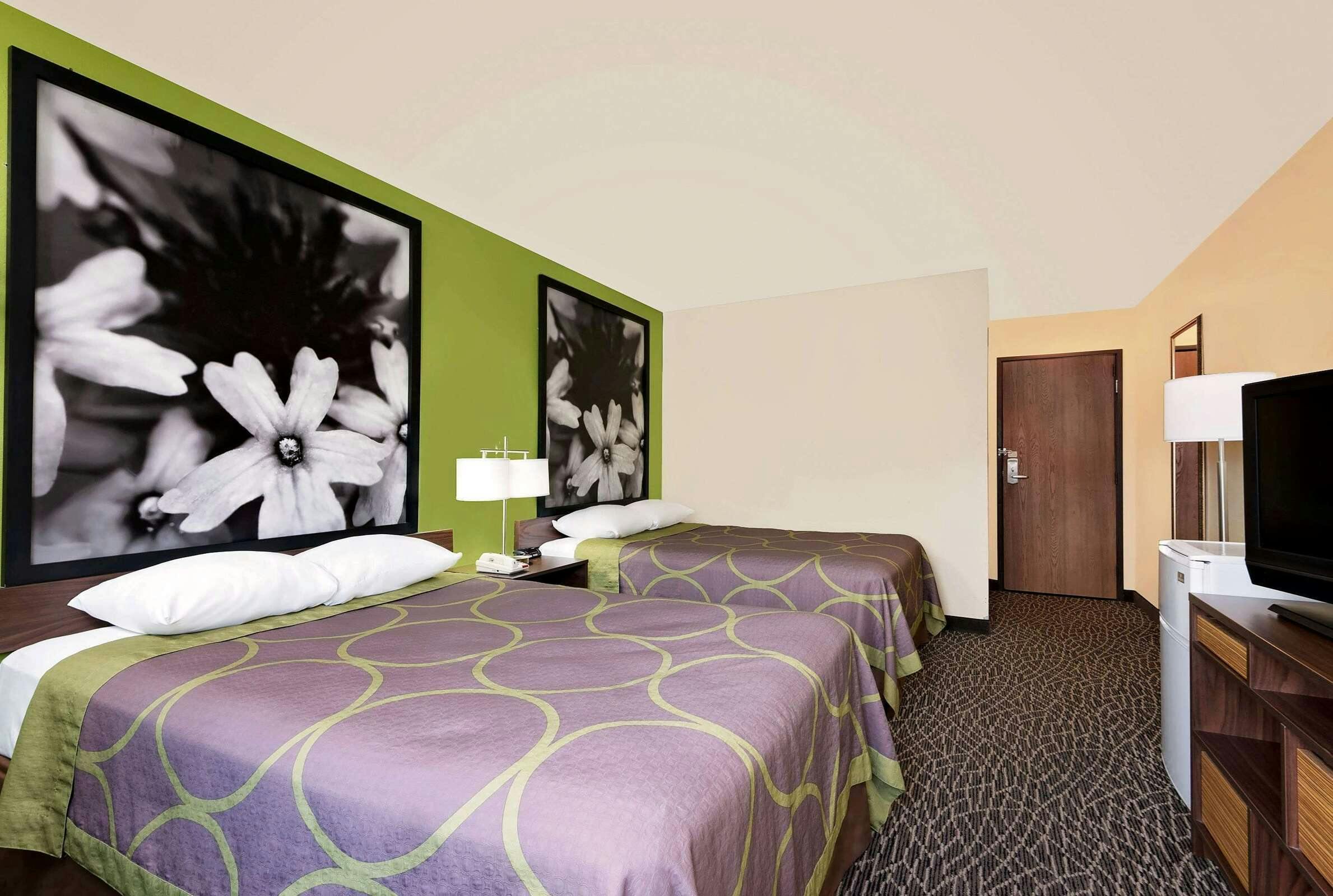 Hotel Super 8 Muncie IN photo 2