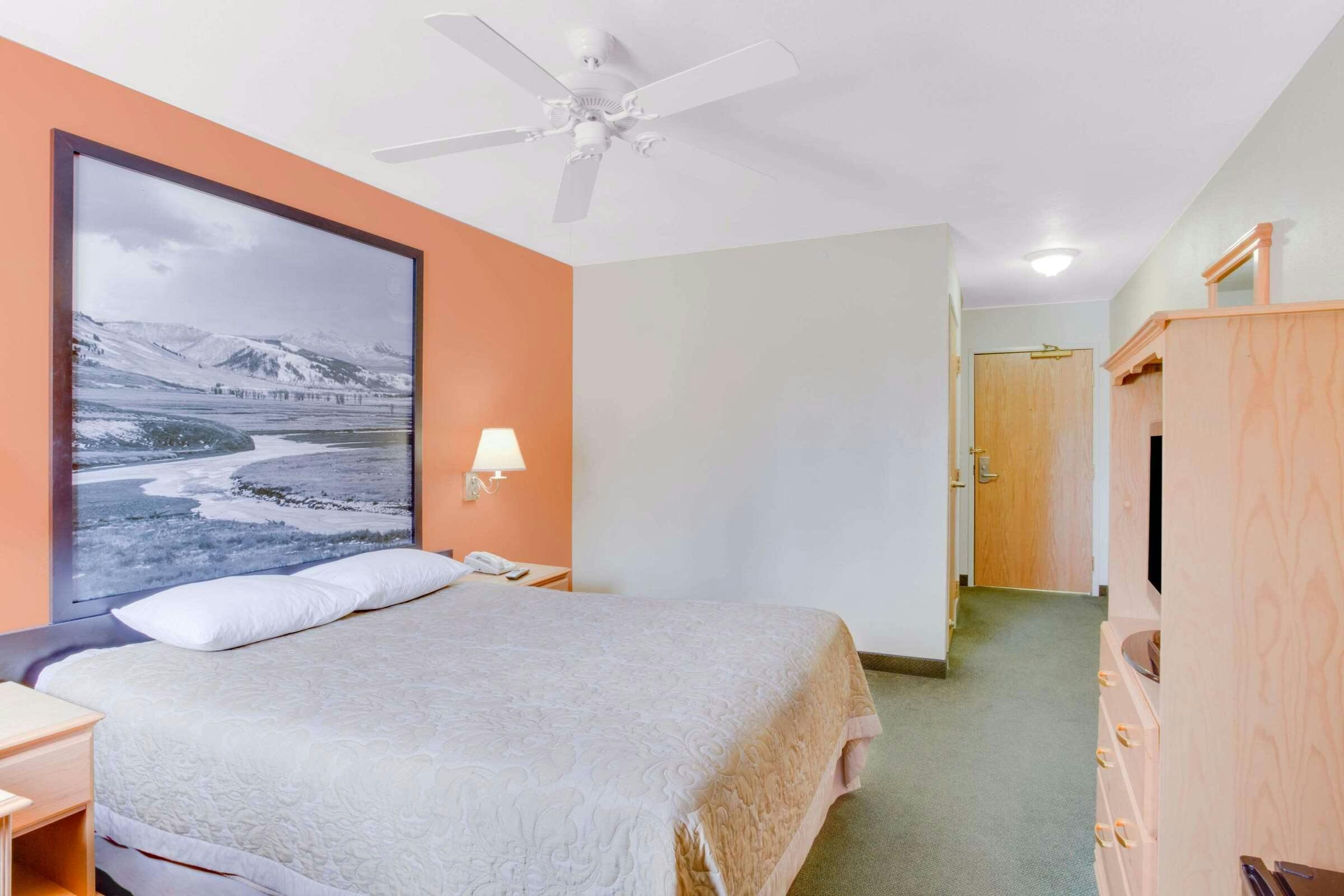 Hotel Super 8 by Wyndham Cooke City Yellowstone Park Area photo 5