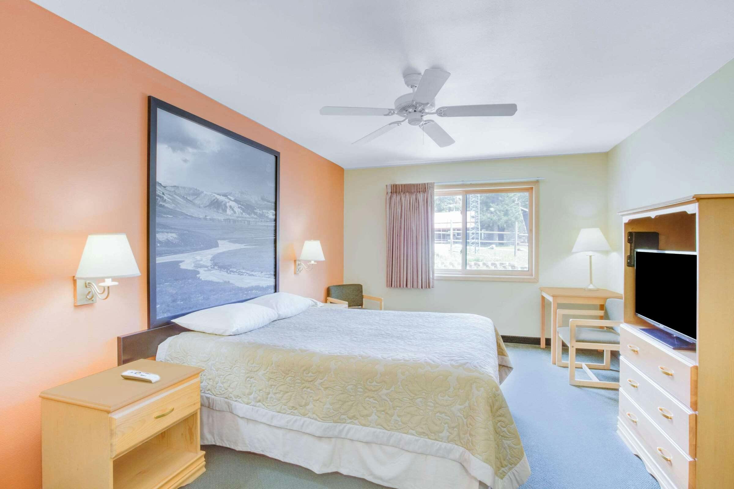 Hotel Super 8 by Wyndham Cooke City Yellowstone Park Area photo 3