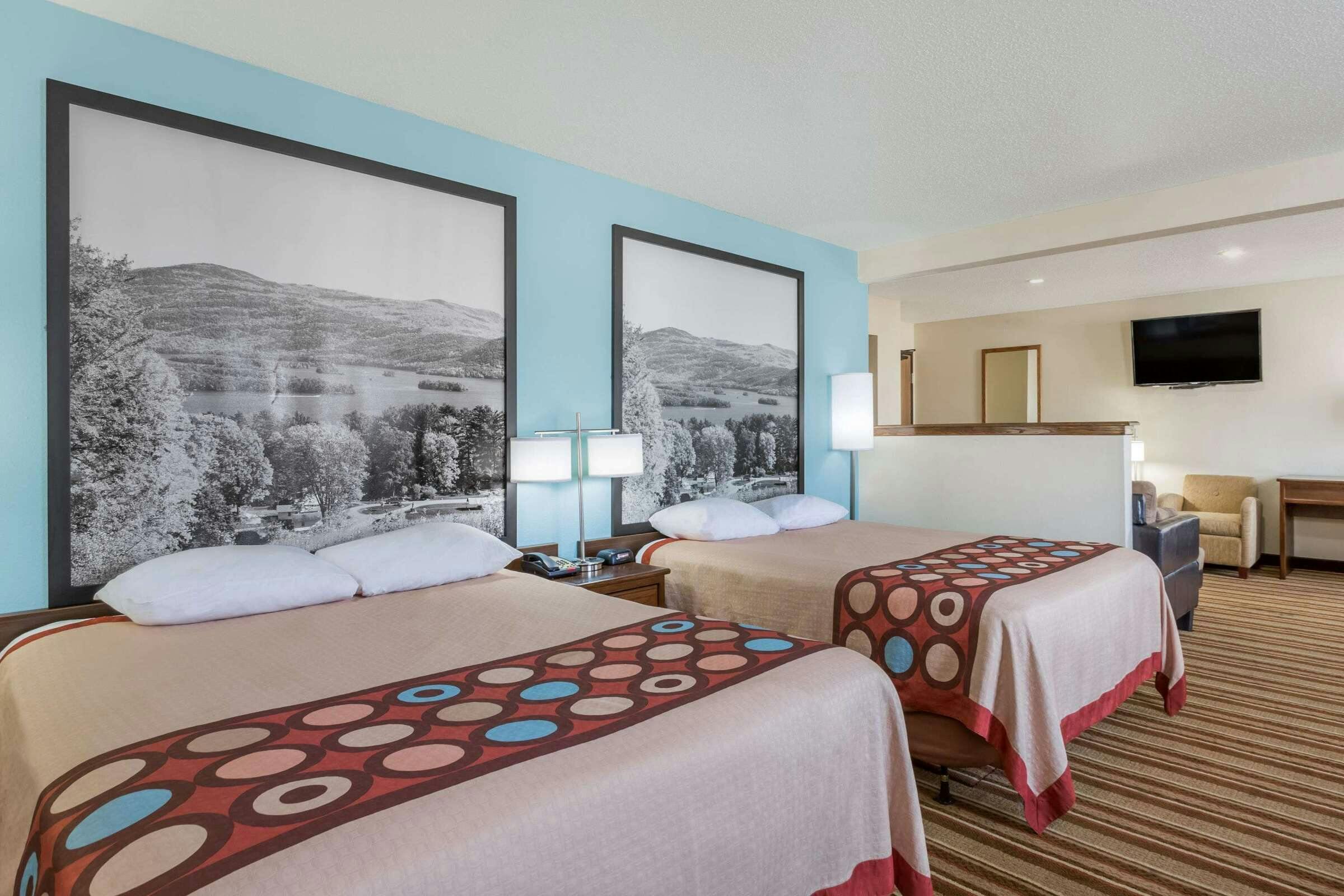 Hotel Super 8 by Wyndham Danville VA photo 2