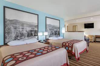 Hotel Super 8 by Wyndham Danville VA photo 2