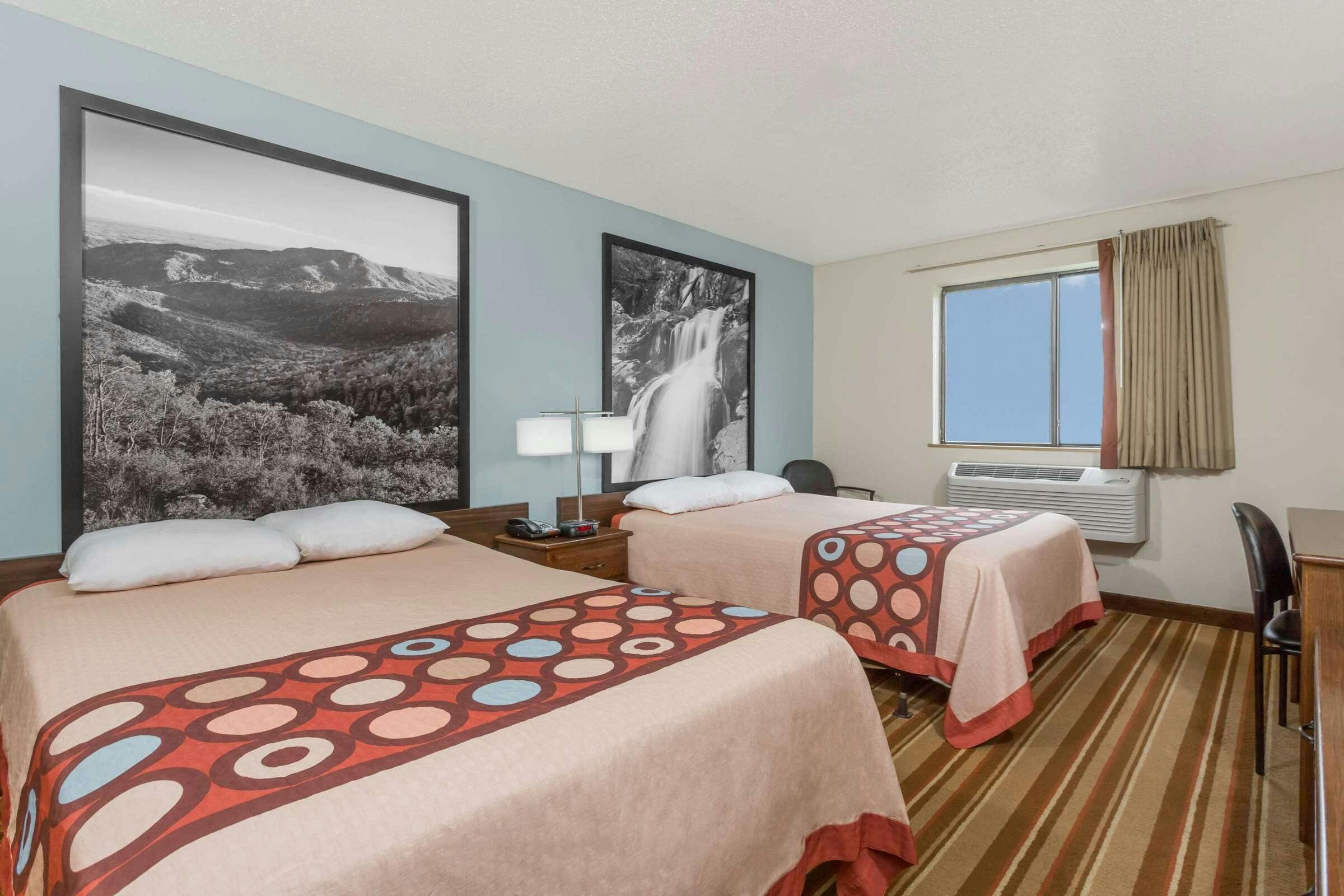 Hotel Super 8 by Wyndham Danville VA photo 3