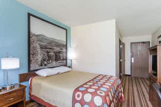 Hotel Super 8 by Wyndham Danville VA photo 4