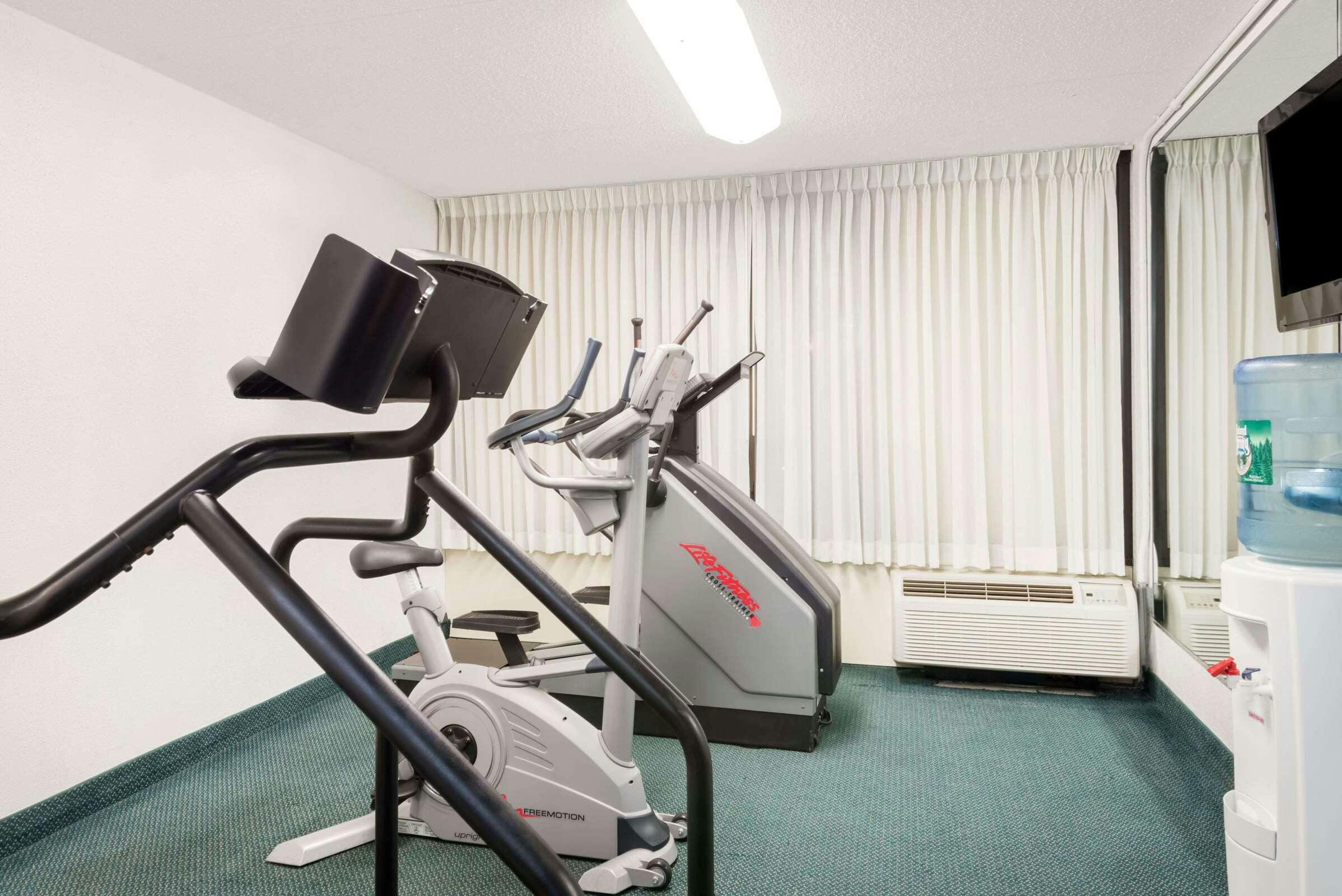 Hotel Ramada Watertown/Thousand Isl photo 2
