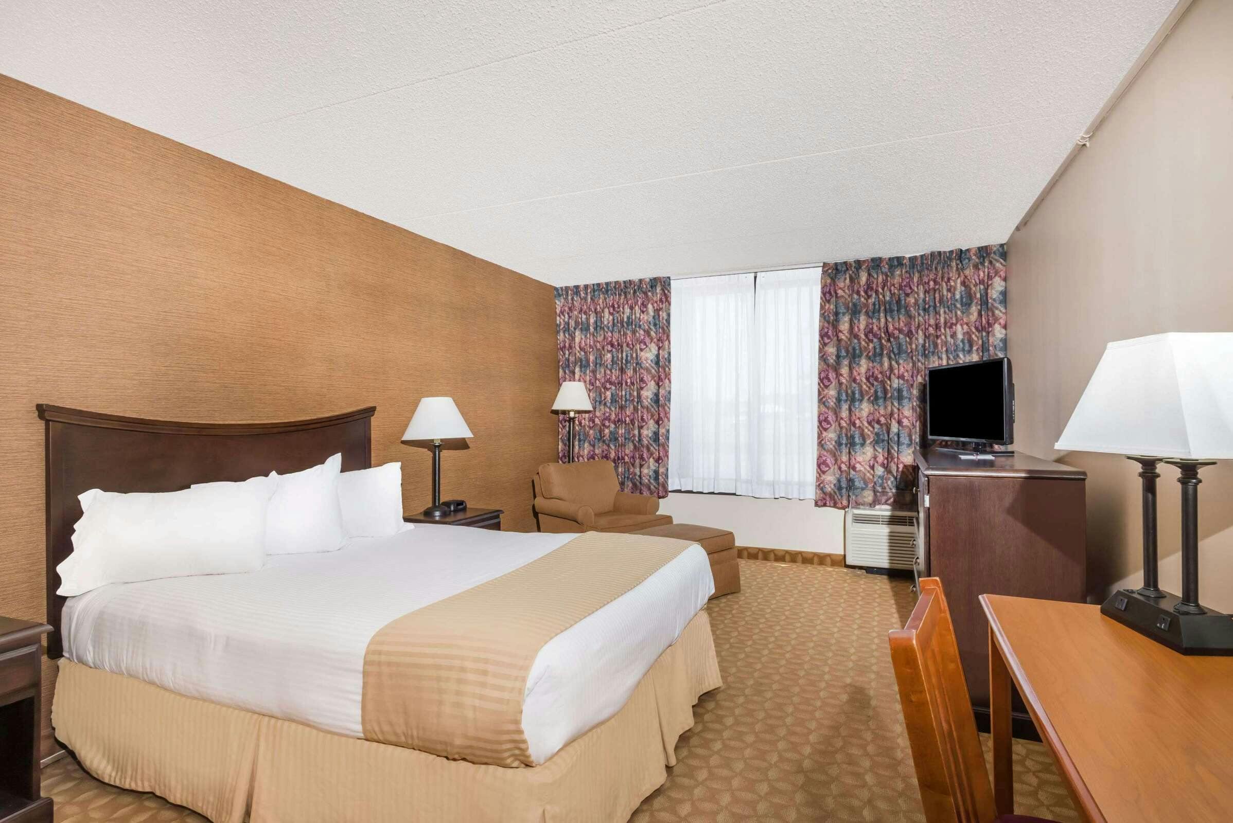 Hotel Ramada Watertown/Thousand Isl photo 4