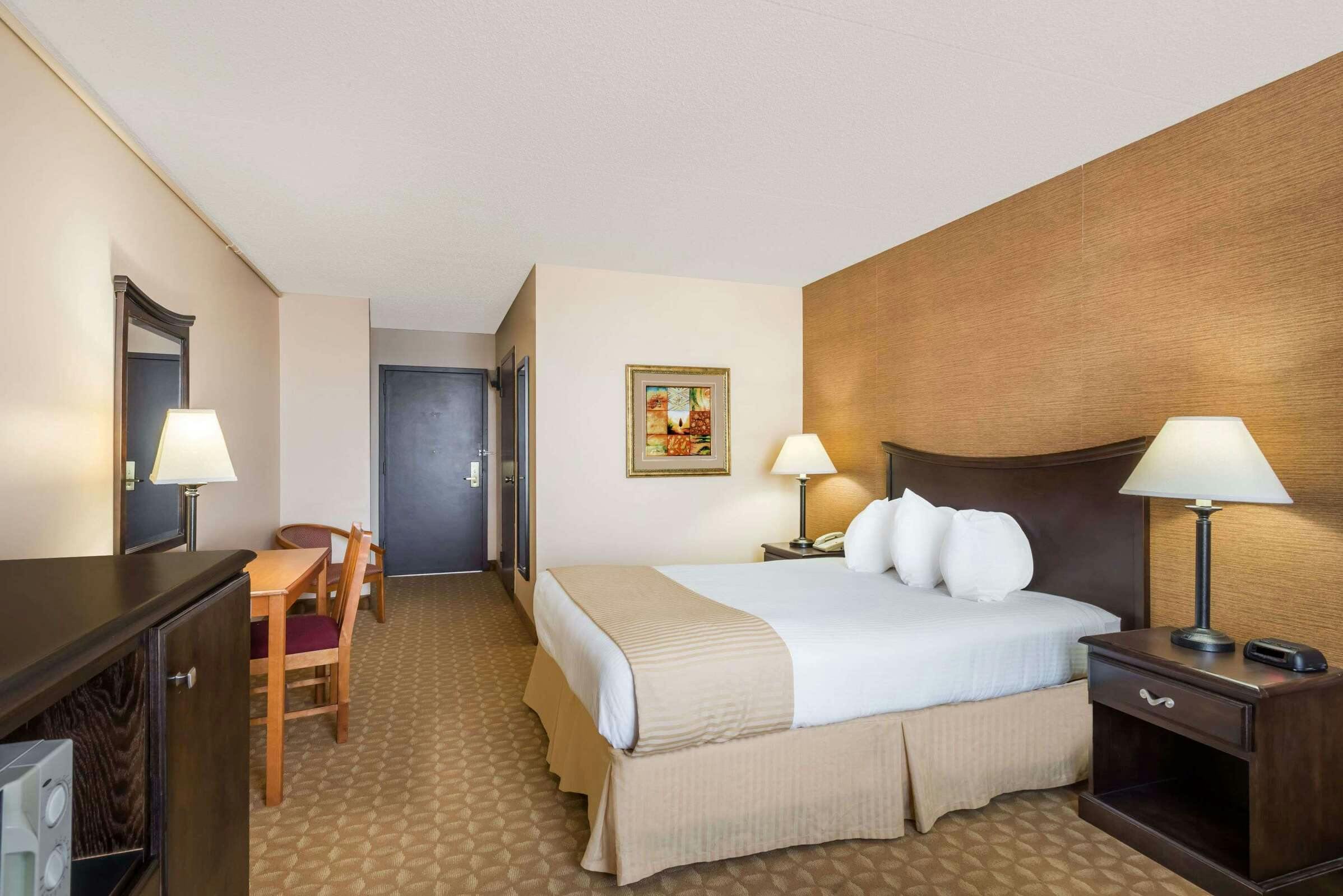 Hotel Ramada Watertown/Thousand Isl photo 5