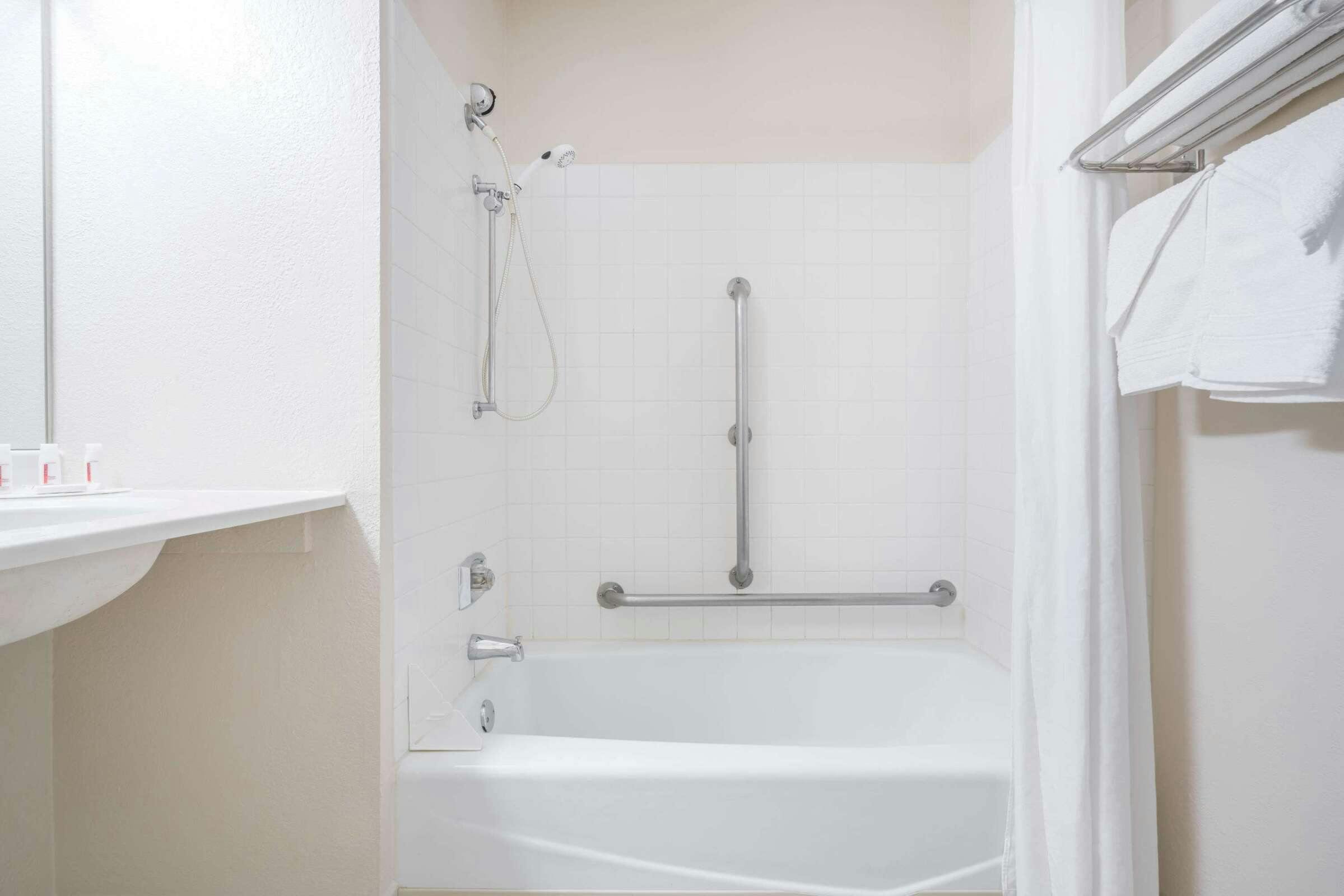 Hotel Super 8 by Wyndham Baxter/Brainerd Area photo 4