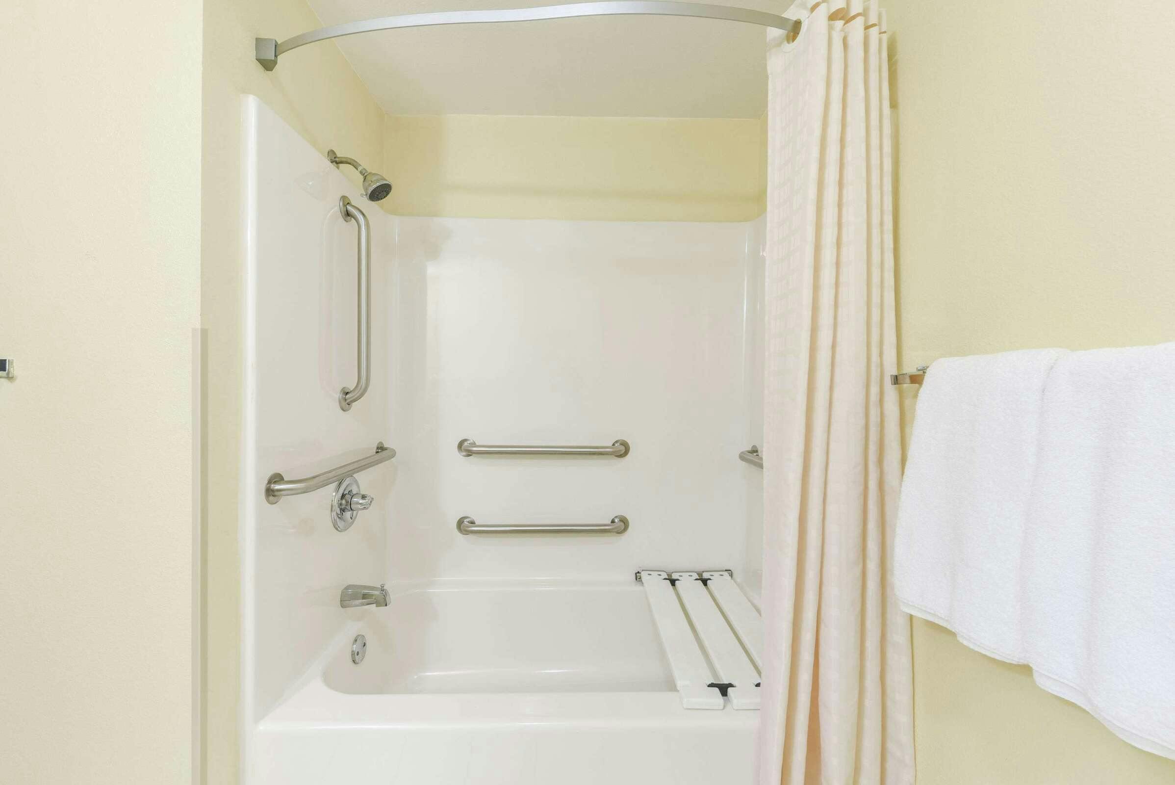 Hotel Super 8 by Wyndham Burleson Fort Worth Area photo 5