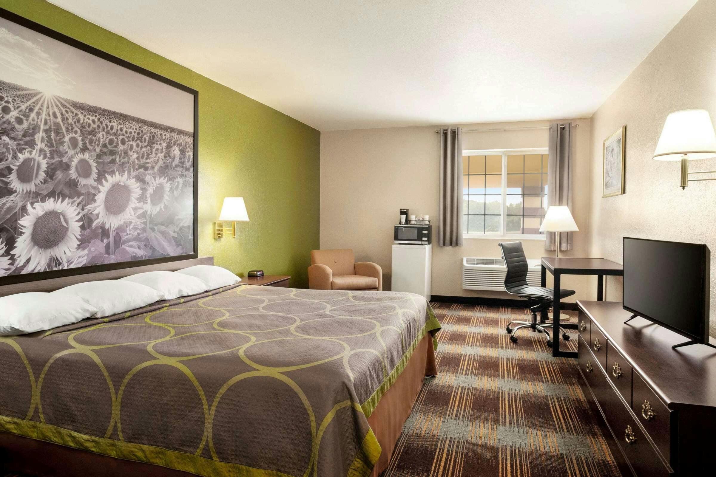 Hotel Super 8 Holton photo 2
