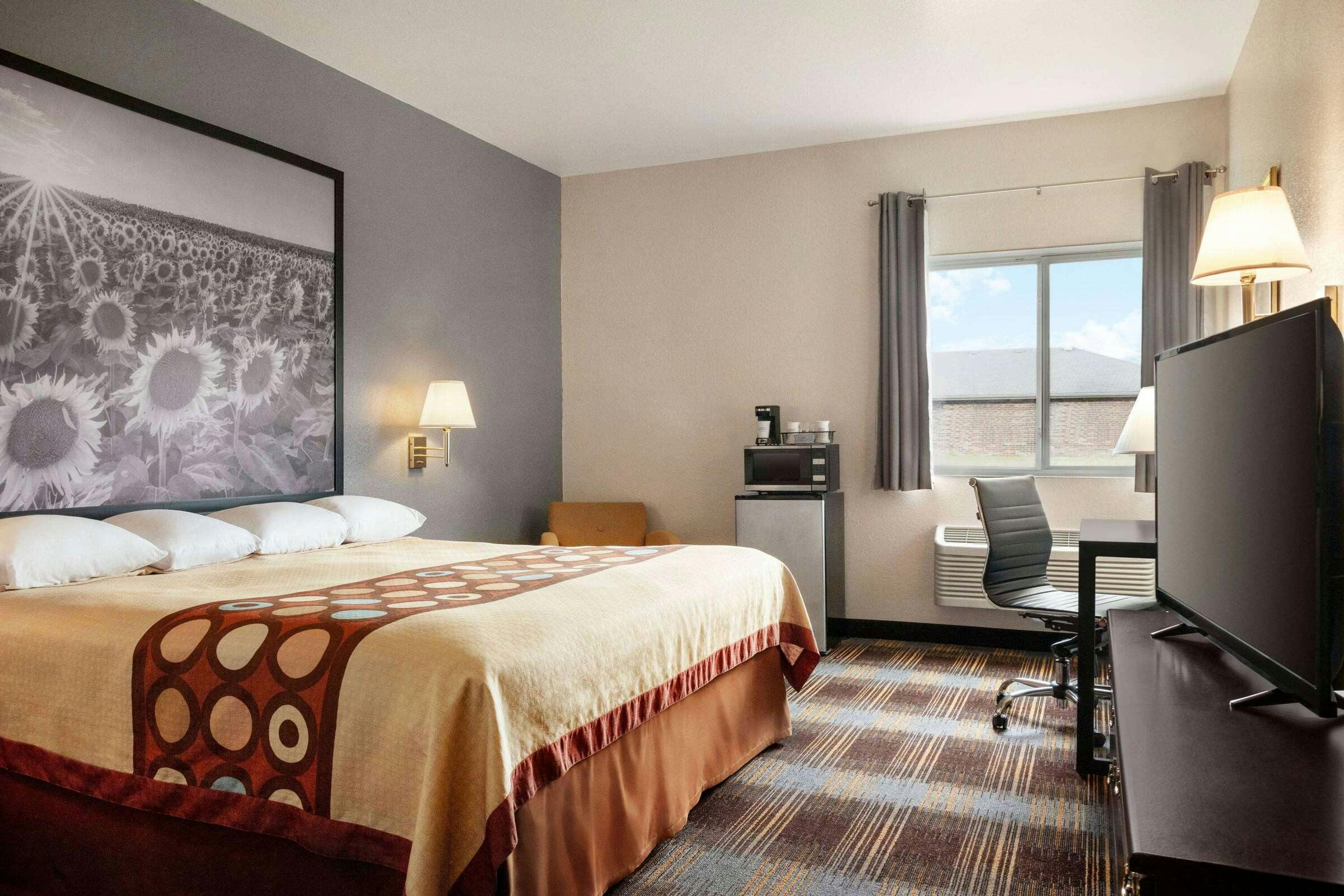 Hotel Super 8 Holton photo 1