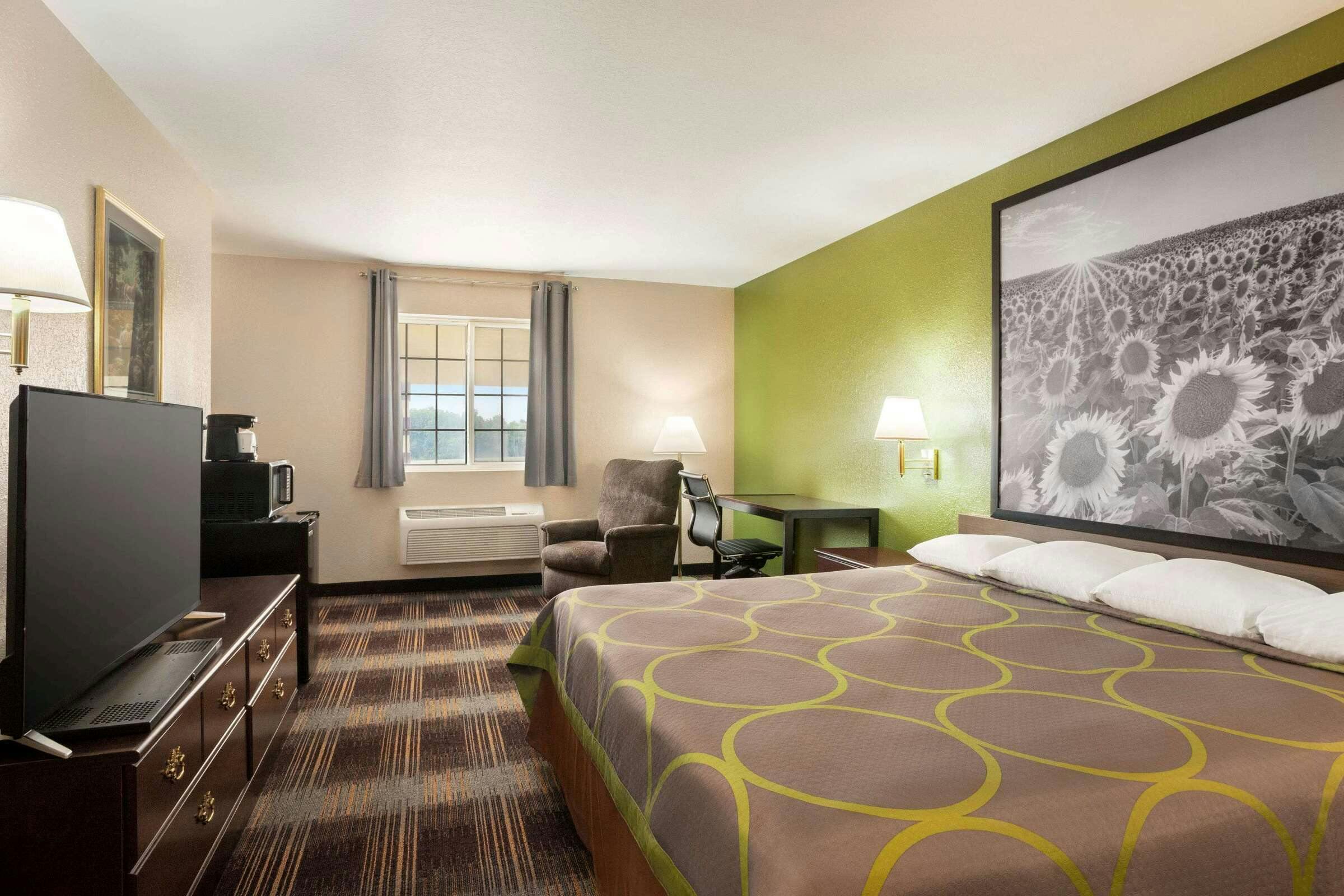 Hotel Super 8 Holton photo 3