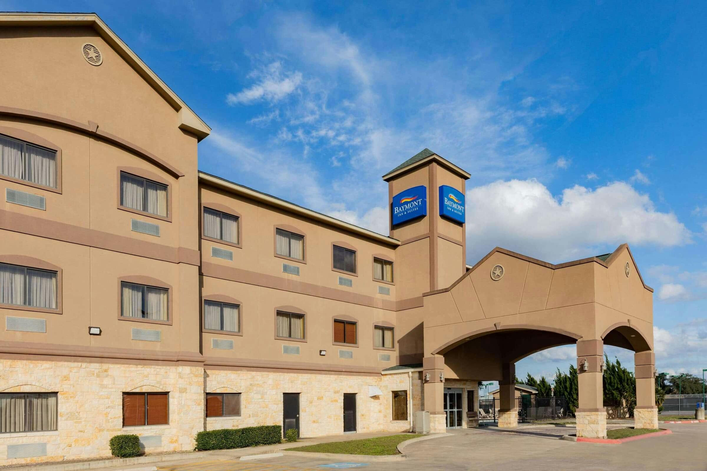 Baymont Inn and Suites Cuero