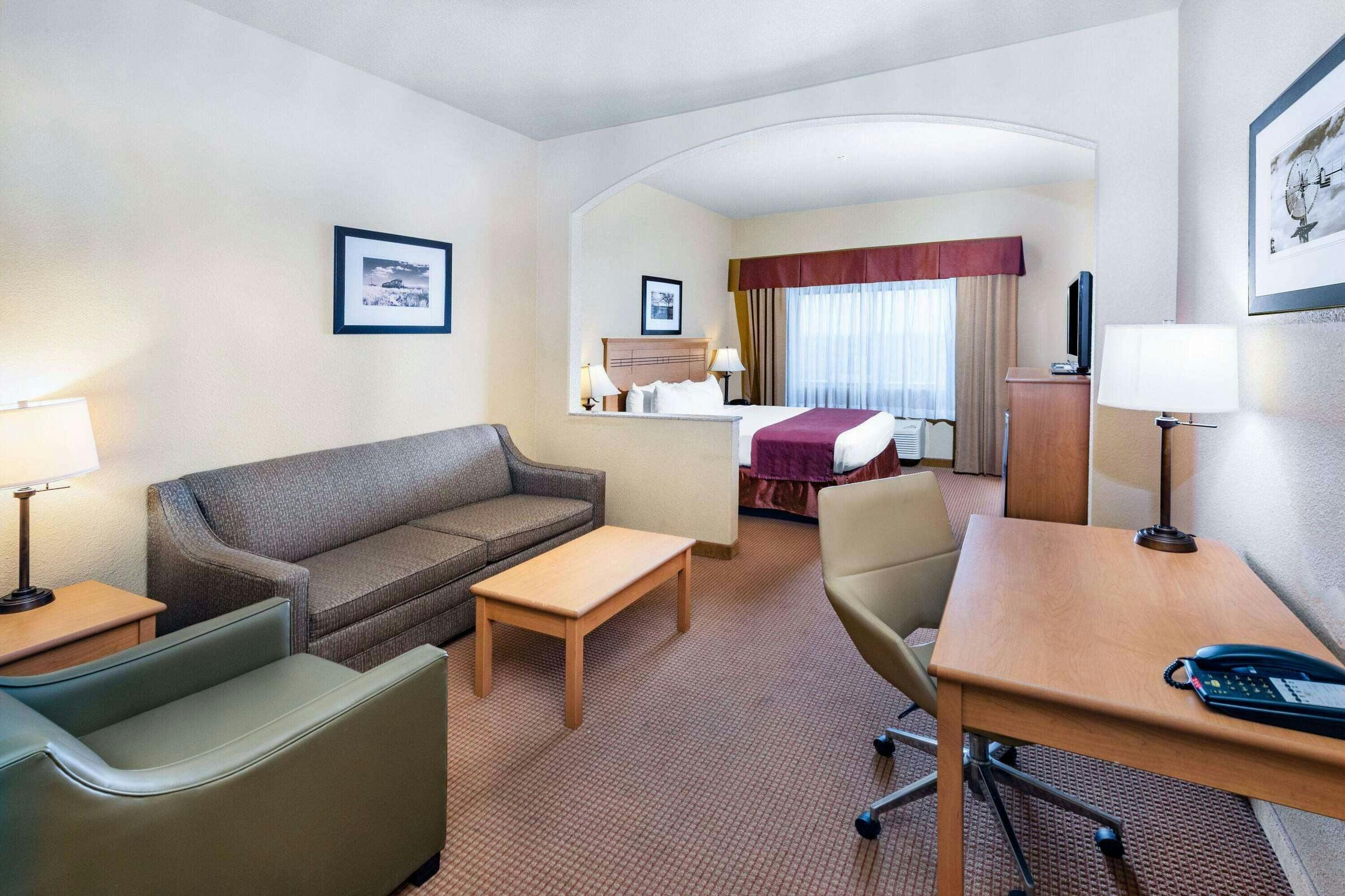 Hotel Baymont Inn and Suites Cuero photo 1