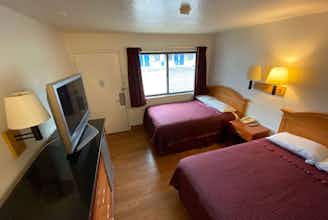 Hotel Travelodge by Wyndham Grand Rapids North photo 1