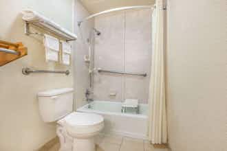 Hotel Super 8 Tyler TX photo 5