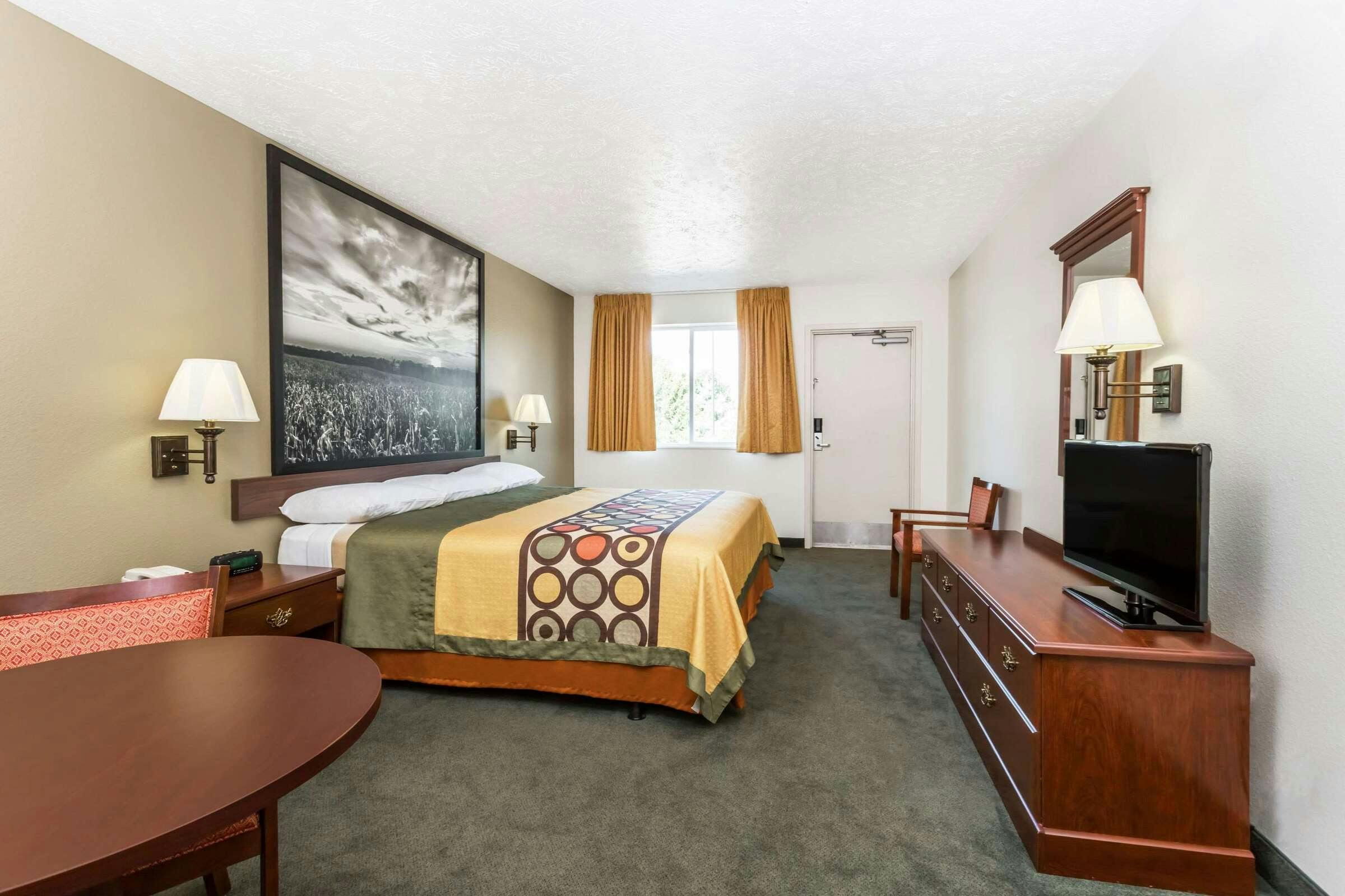 Hotel Super 8 by Wyndham Alma photo 1