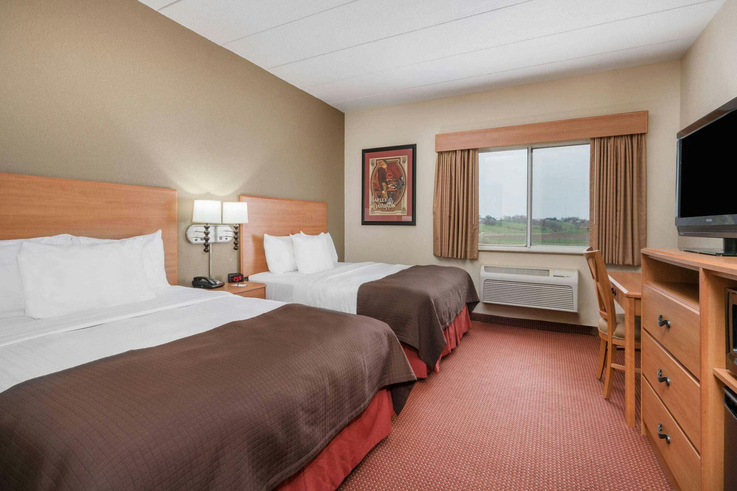 Hotel AmericInn Anamosa photo 2