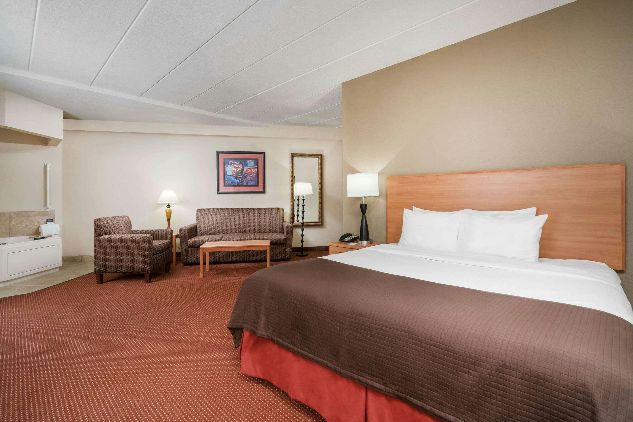 Hotel AmericInn Anamosa photo 1
