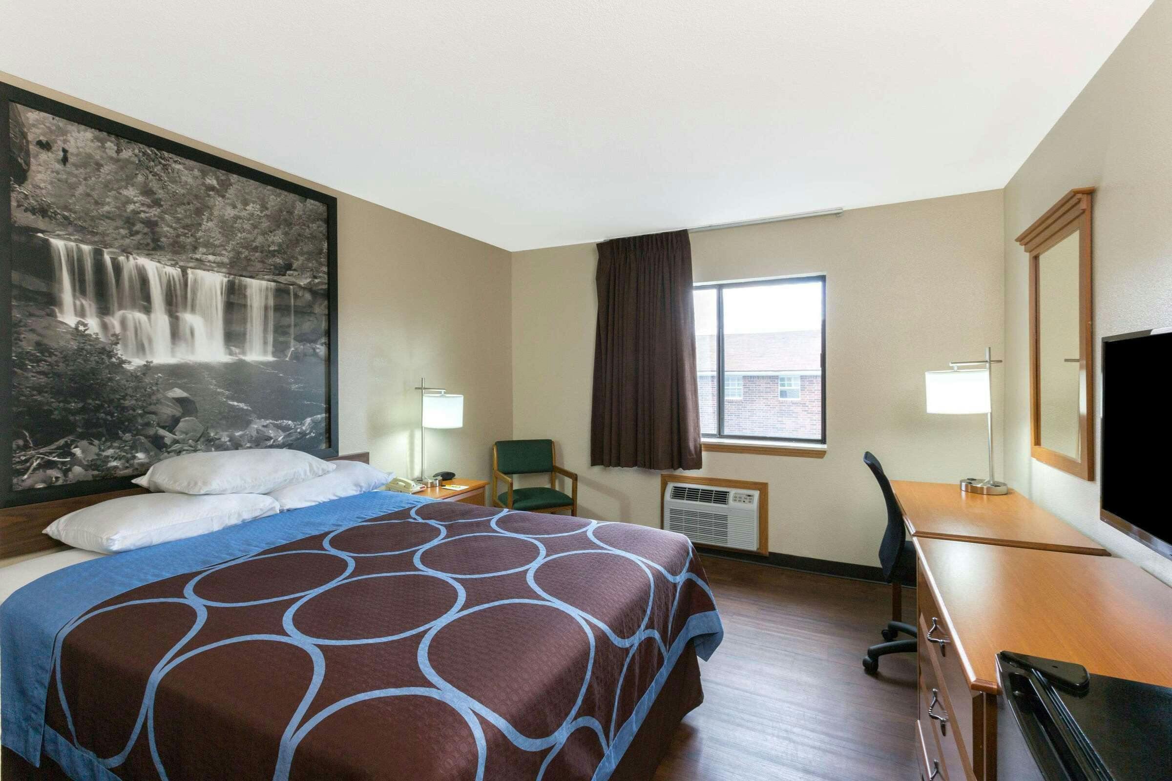 Hotel Super 8 by Wyndham Radcliff Ft. Knox Area photo 4