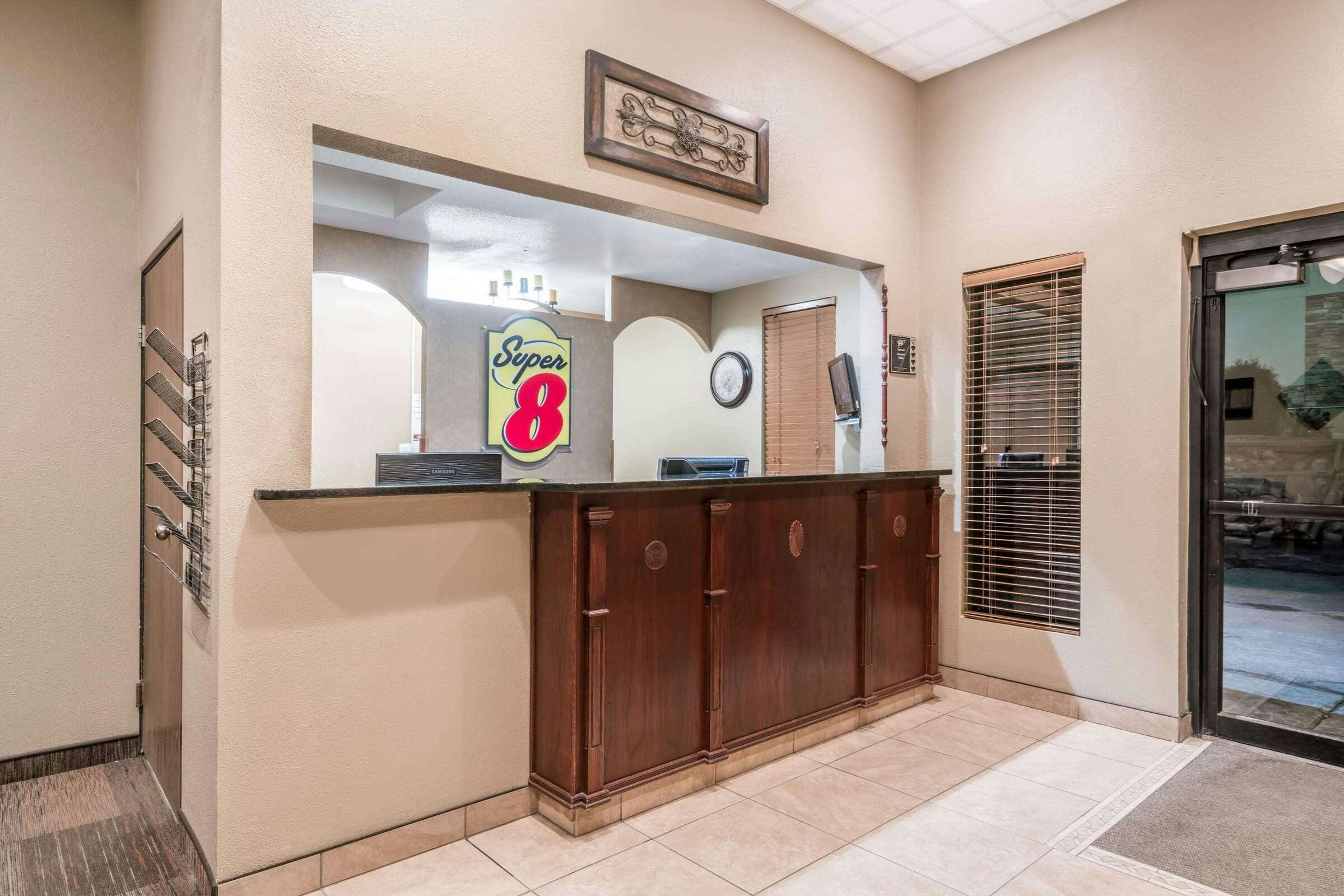 Hotel Super 8 by Wyndham Bismarck photo 2