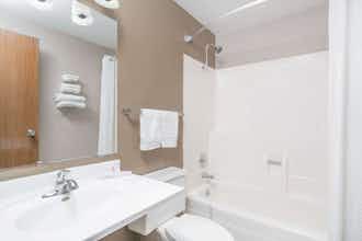 Hotel Super 8 by Wyndham Bismarck photo 3