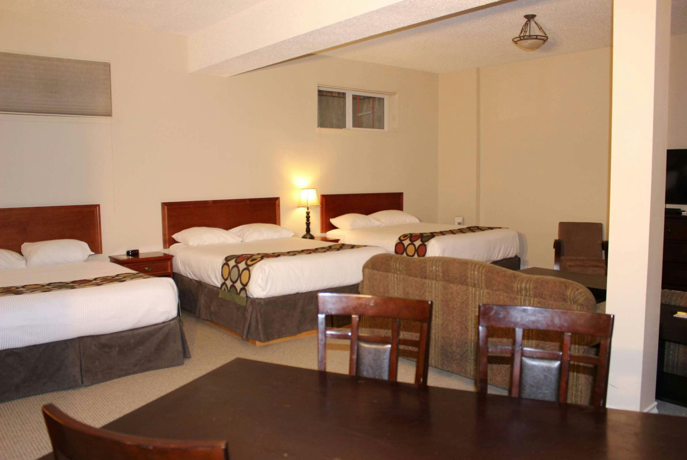 Hotel Super 8 by Wyndham Cochrane photo 3