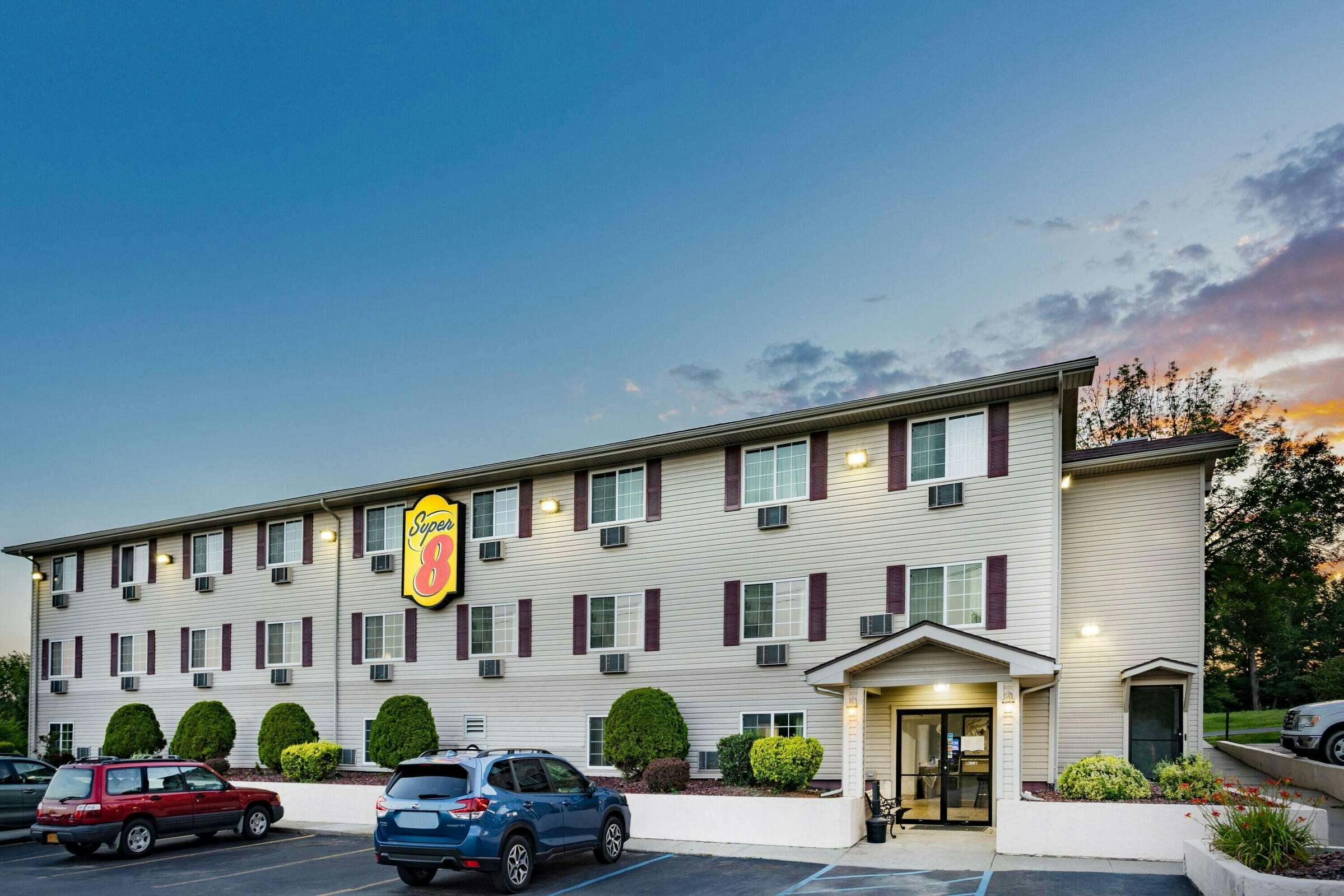 Hotel Super 8 by Wyndham Johnstown/Gloversville photo 1