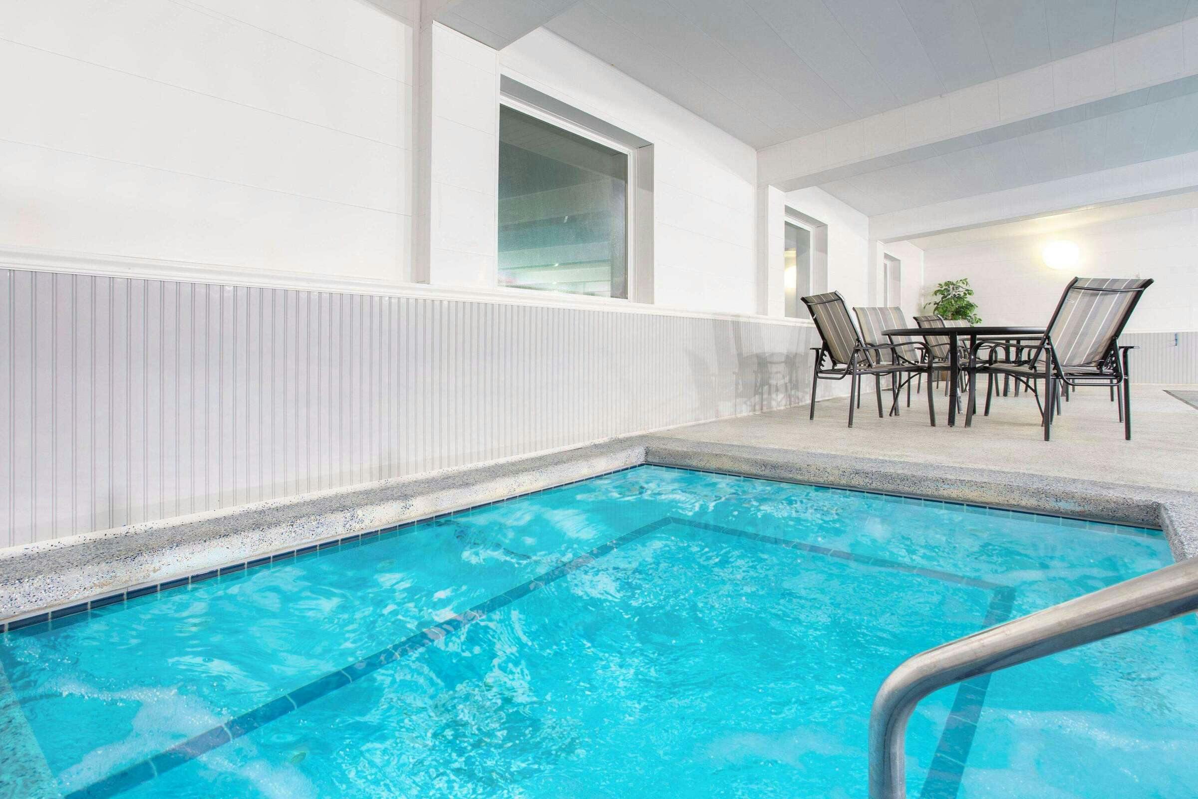 Hotel Days Inn by Wyndham Fond du Lac photo 2