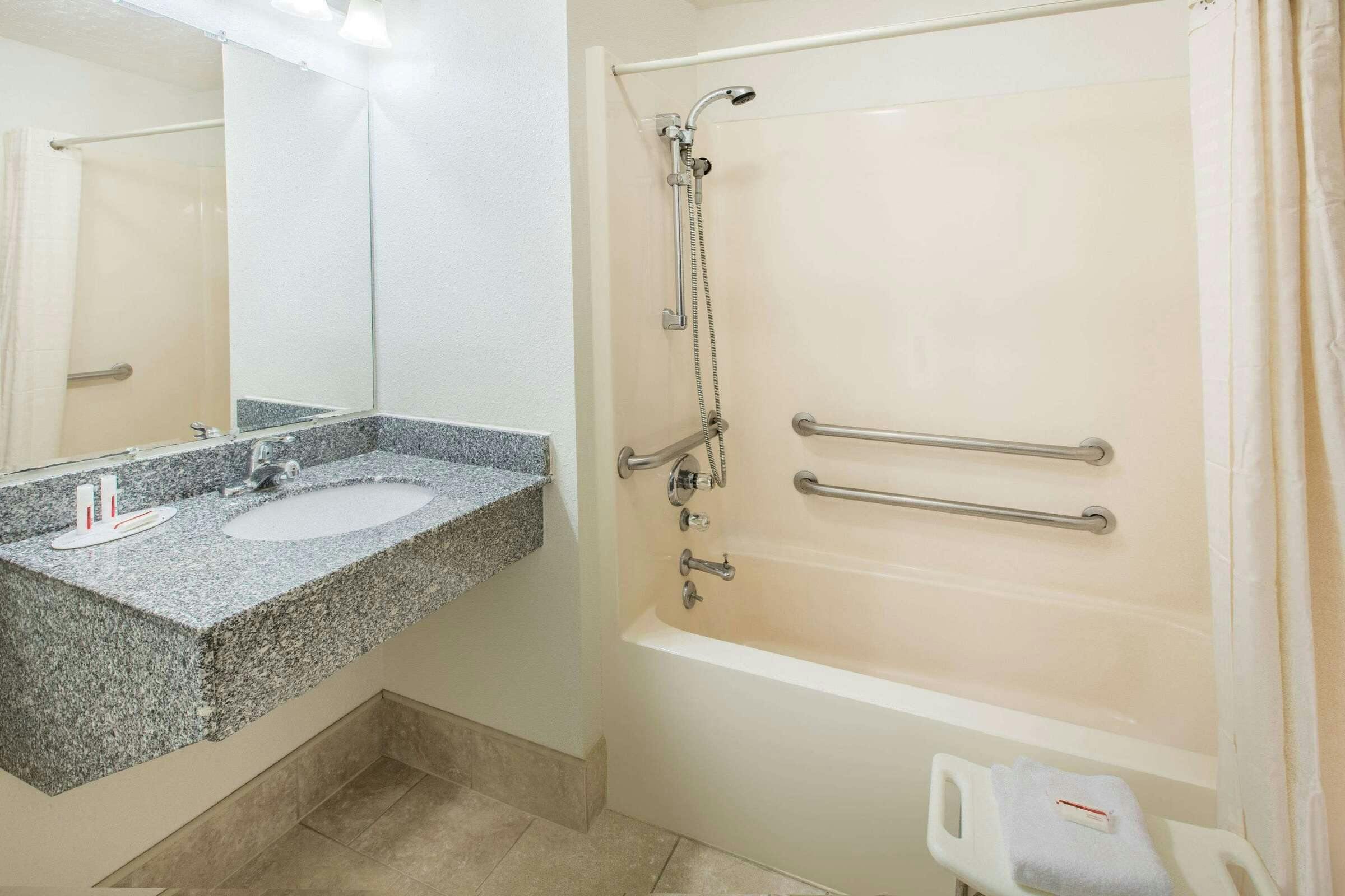 Hotel Super 8 Danville KY photo 2