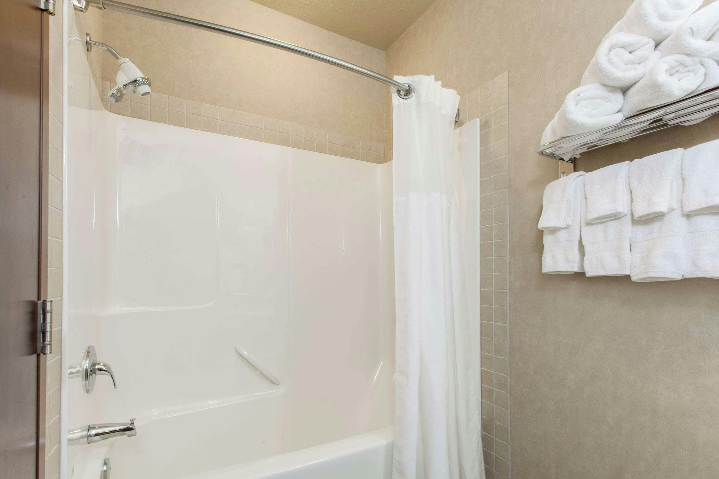 Hotel Ramada Camrose photo 5