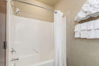 Hotel Ramada Camrose photo 5