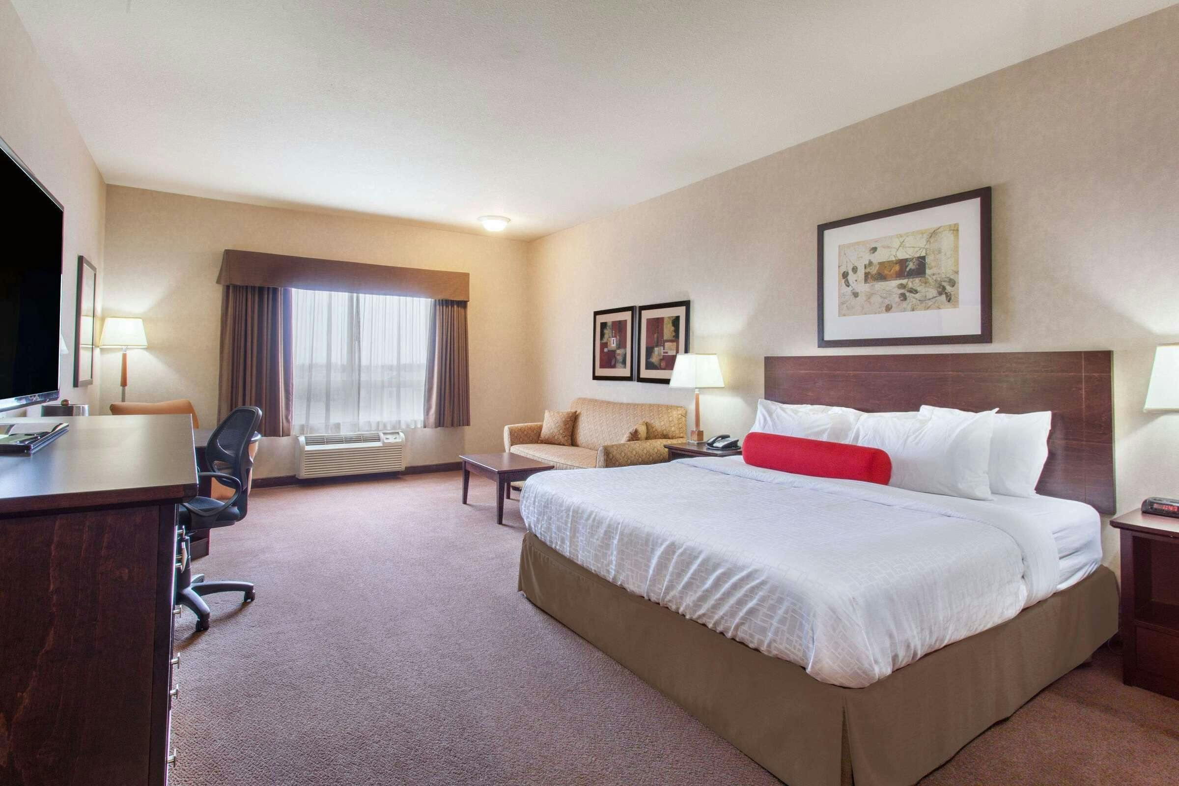 Hotel Ramada Camrose photo 1