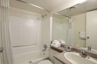 Hotel Travelodge Nanaimo BC photo 3