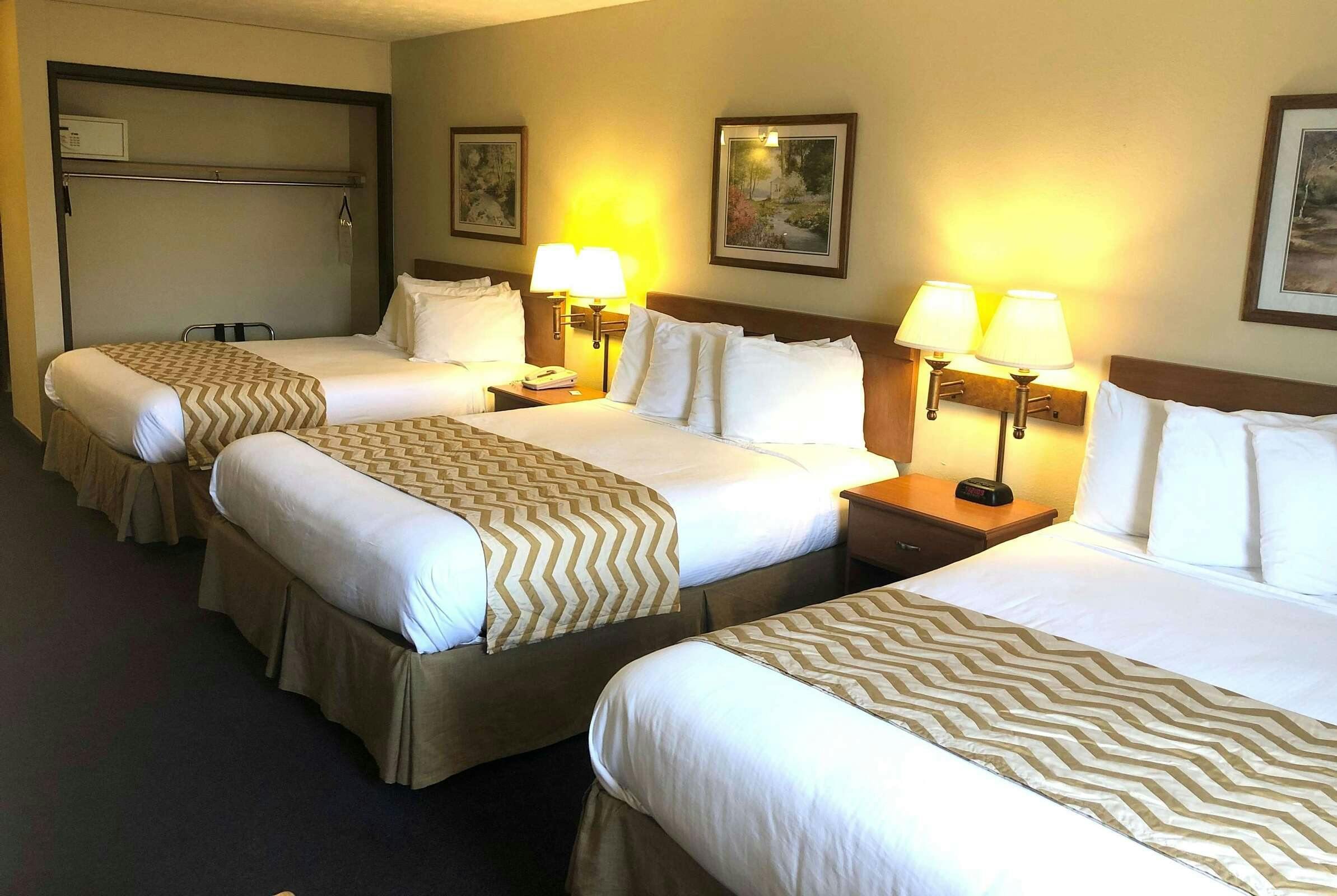 Hotel Travelodge by Wyndham Grand Island photo 2