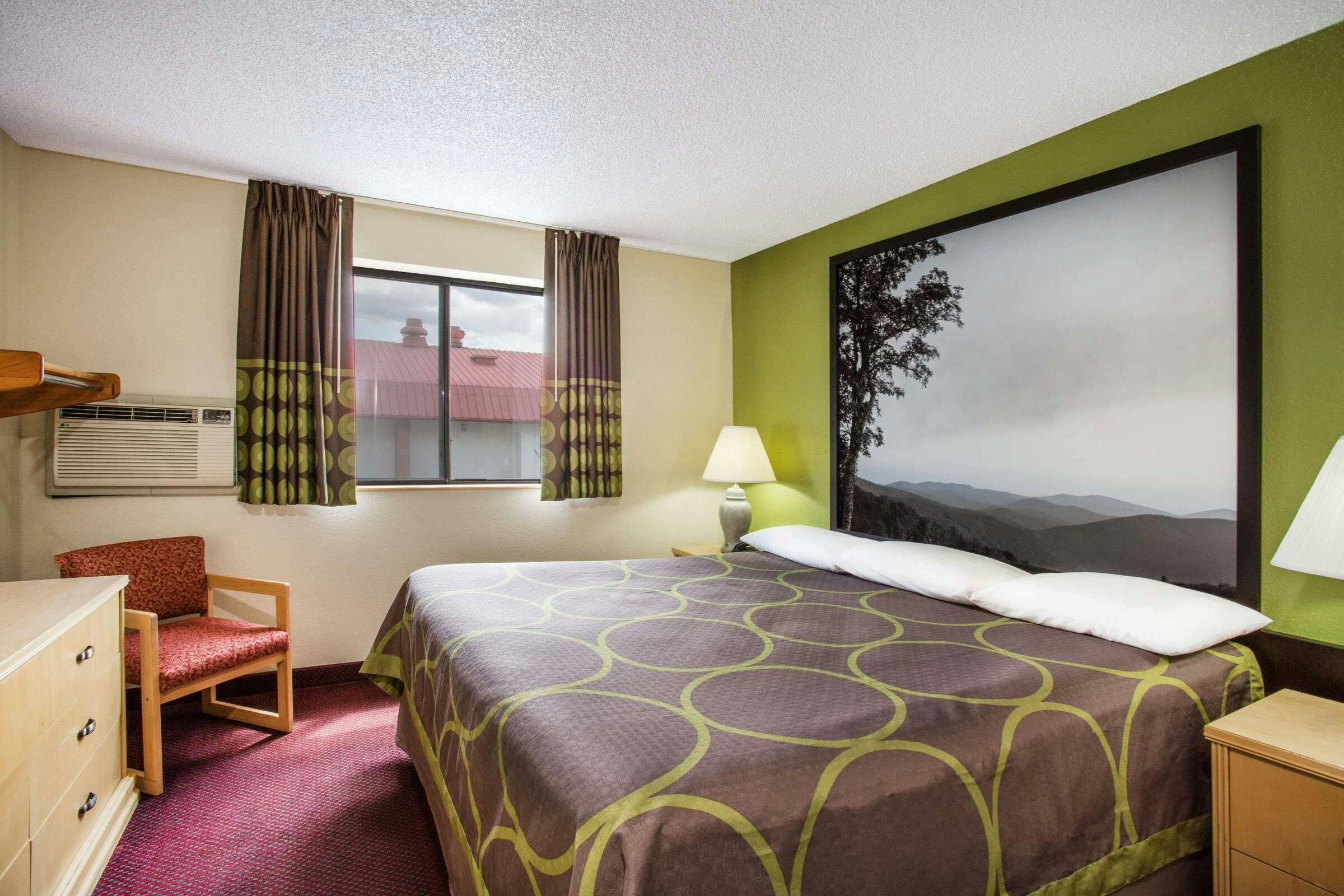 Hotel Super 8 Salem VA photo 1