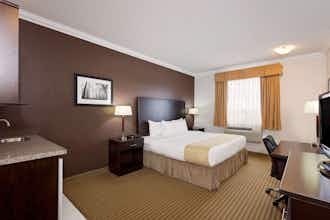 Hotel Ramada by Wyndham Cold Lake photo 1