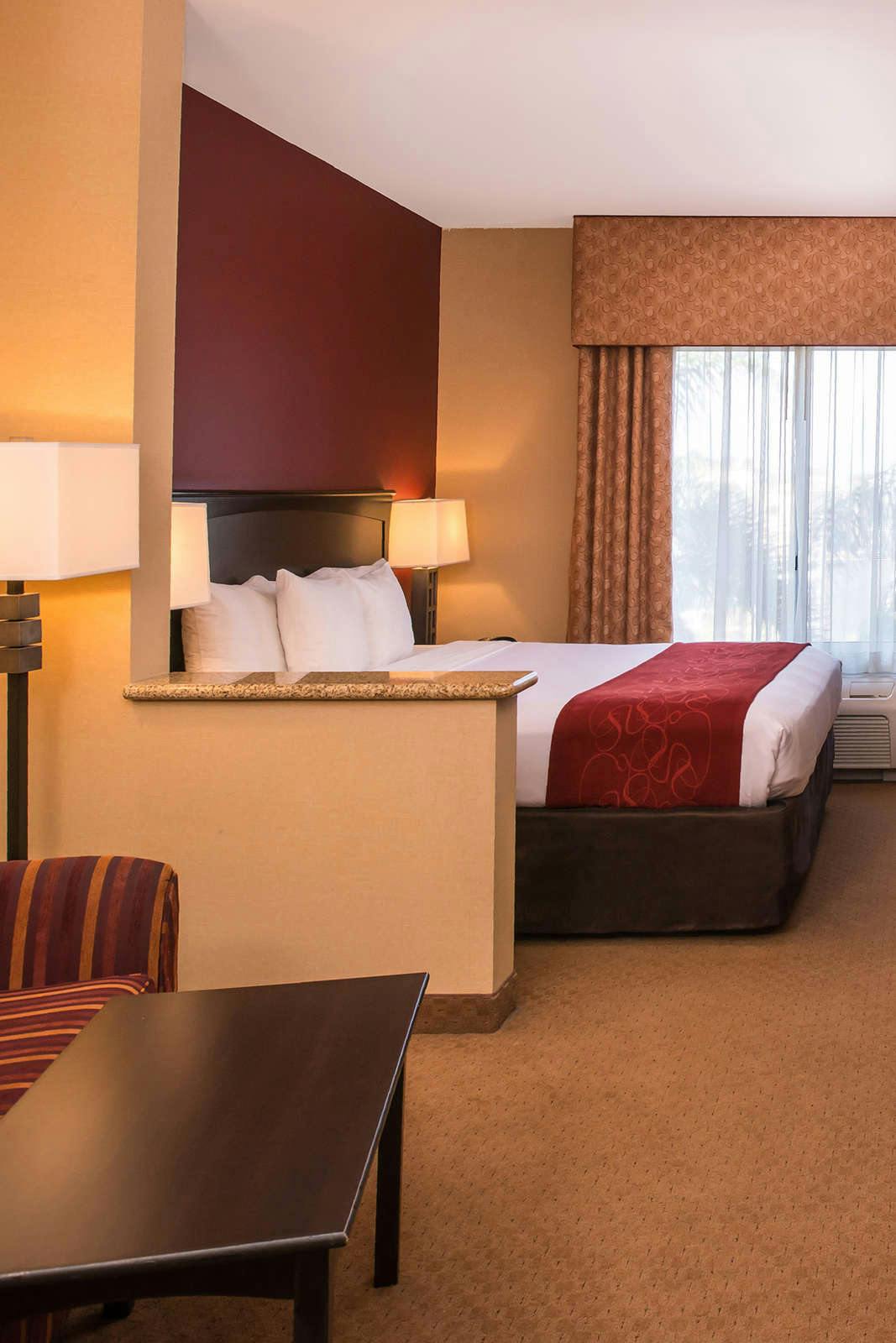 Hotel Comfort Suites Ontario Convention Center photo 1