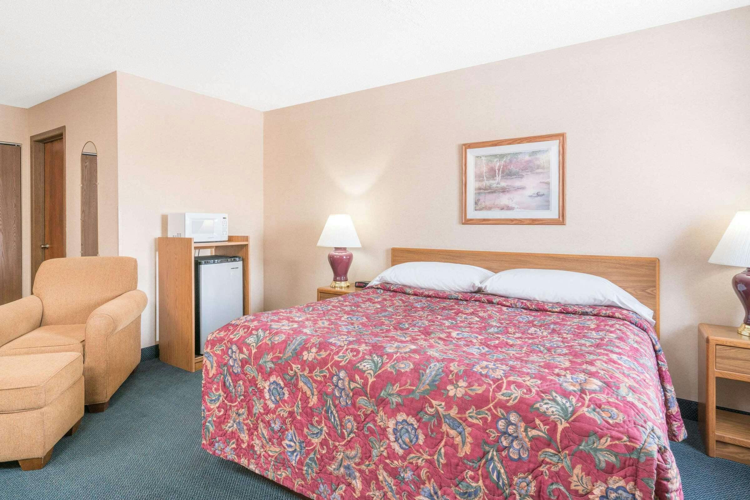 Hotel Super 8 by Wyndham Superior WI photo 3