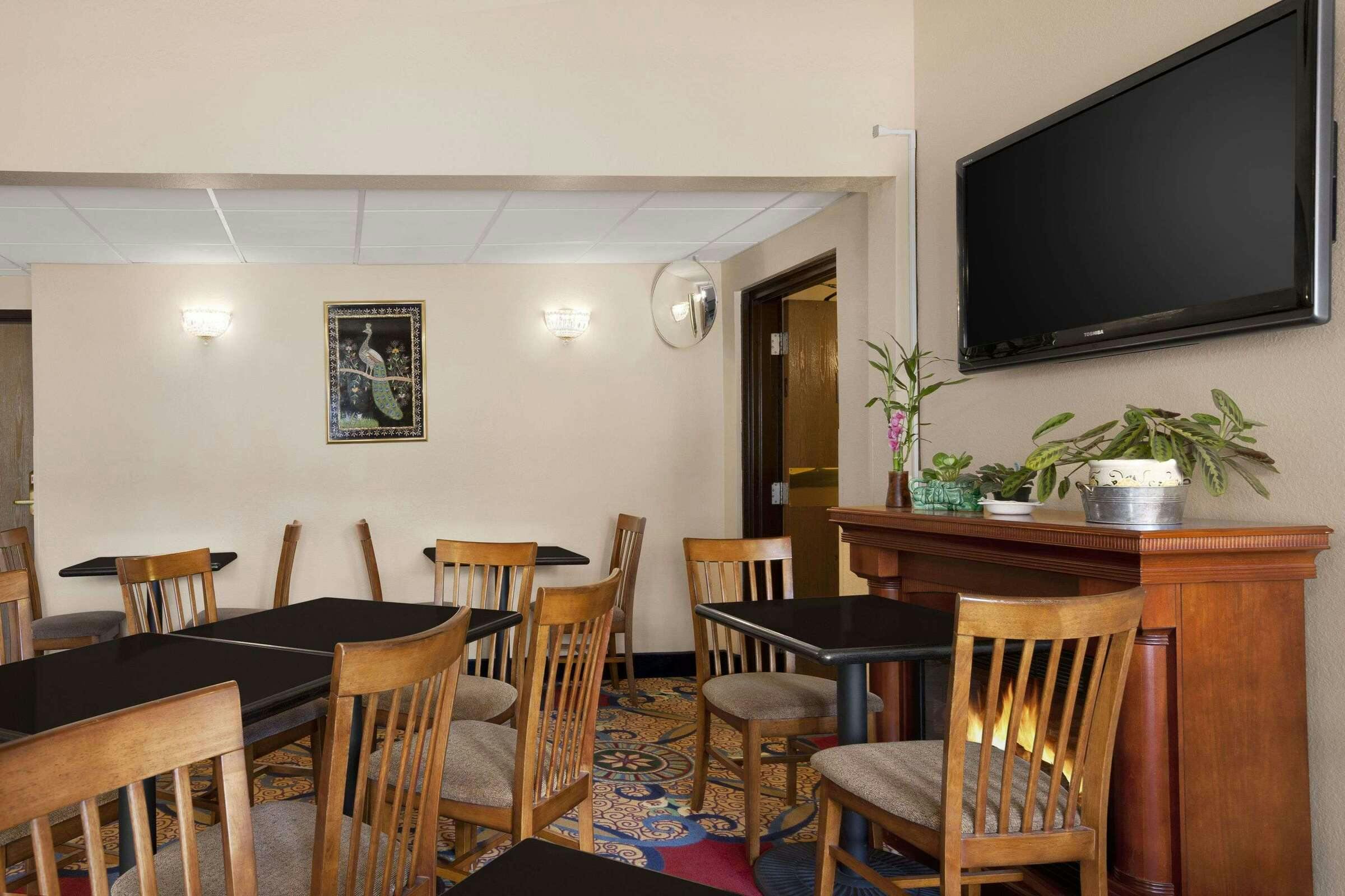 Hotel Days Inn Keene NH photo 2