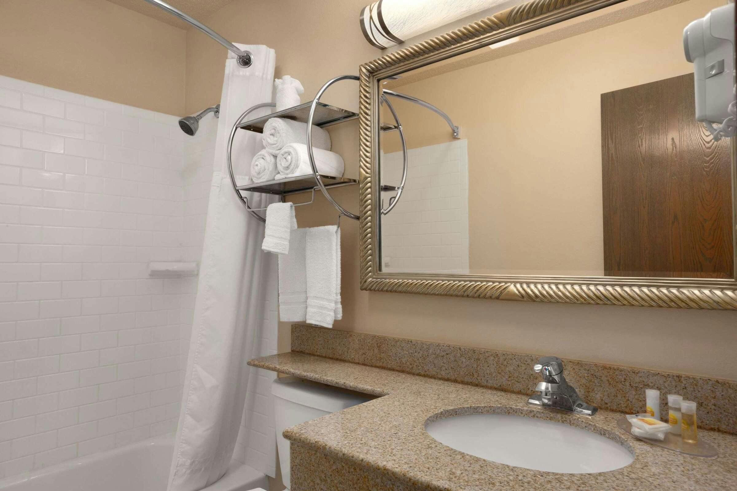 Hotel Days Inn Keene NH photo 4