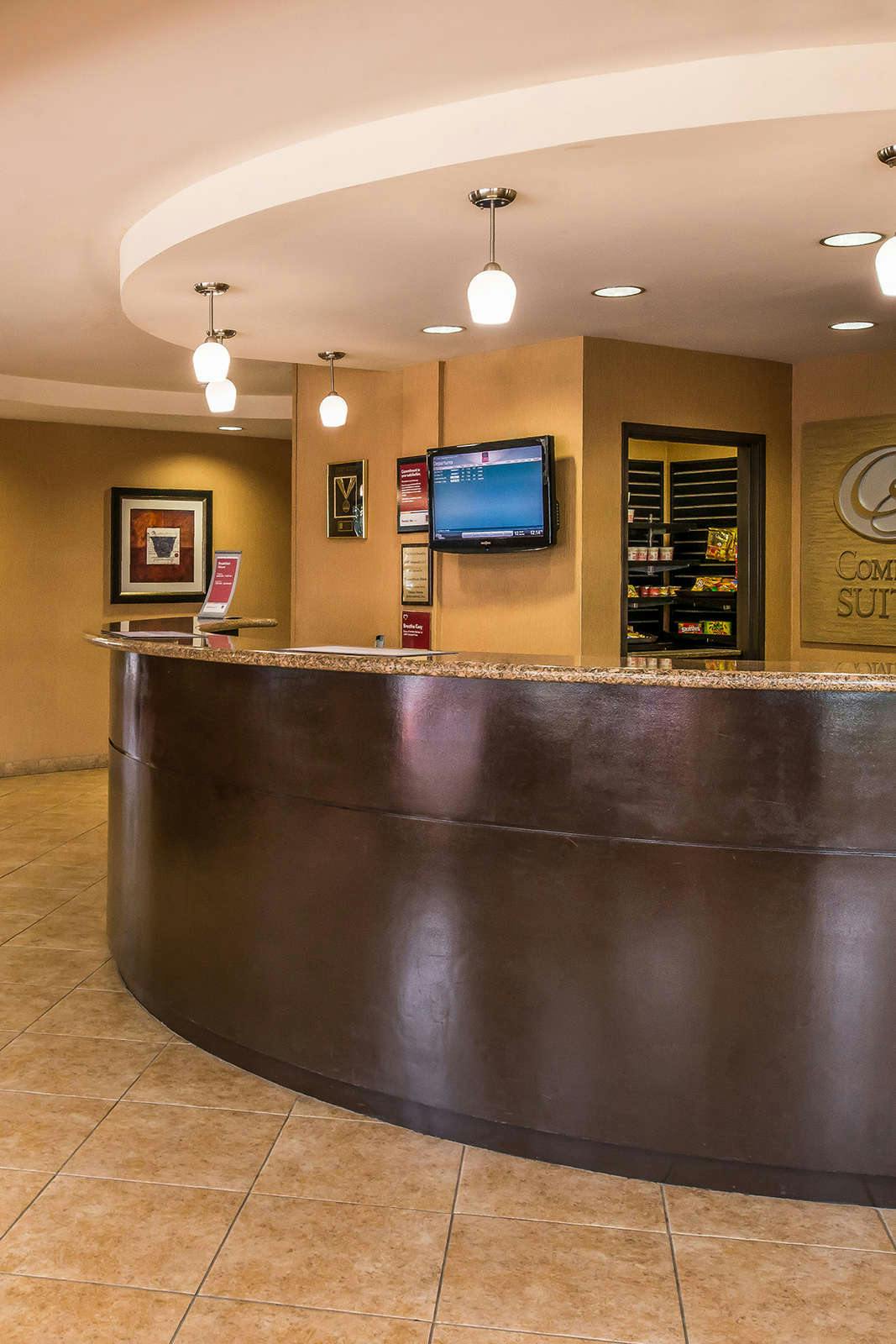 Hotel Comfort Suites Ontario Convention Center photo 5