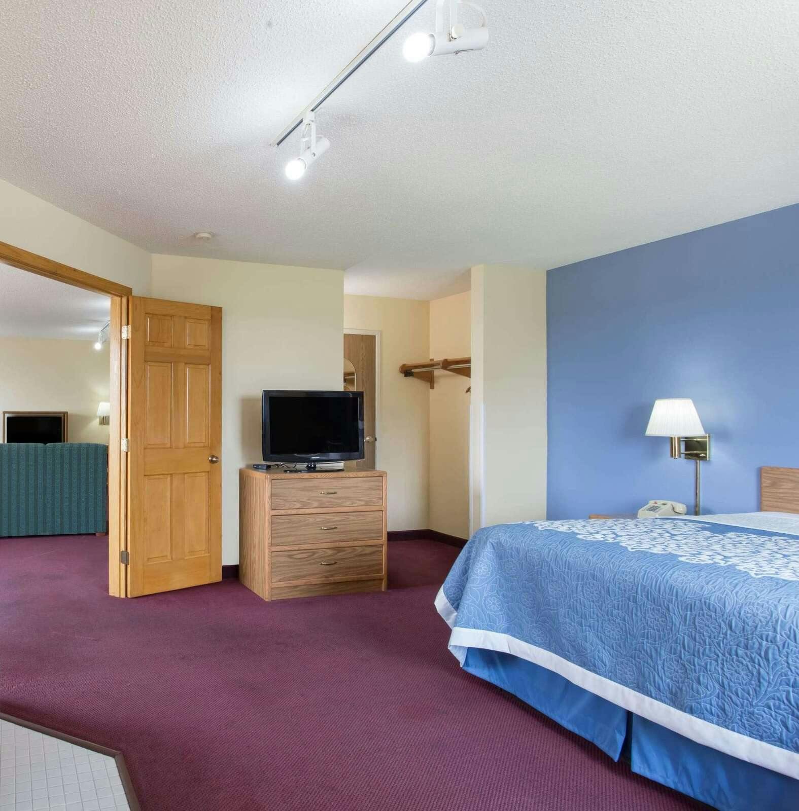 Hotel Days Inn by Wyndham Johnson Creek photo 5