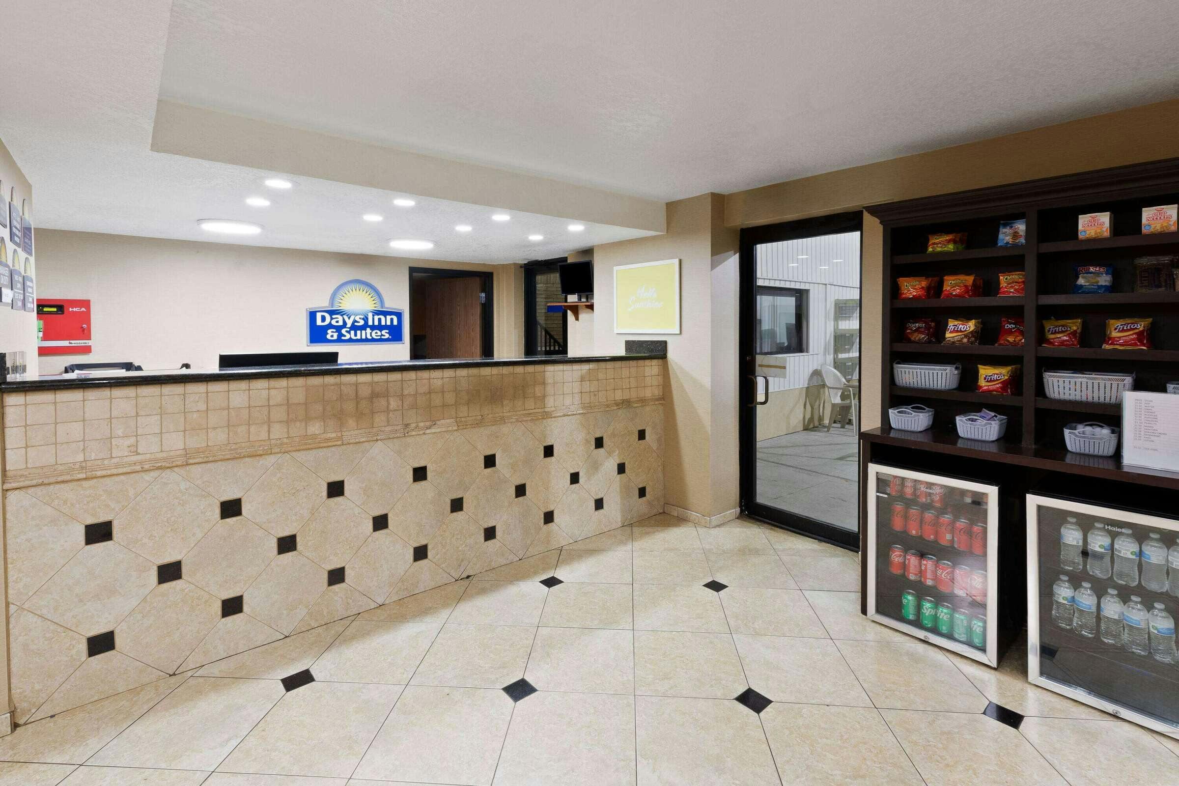 Hotel Days Inn by Wyndham Oklahoma City photo 2