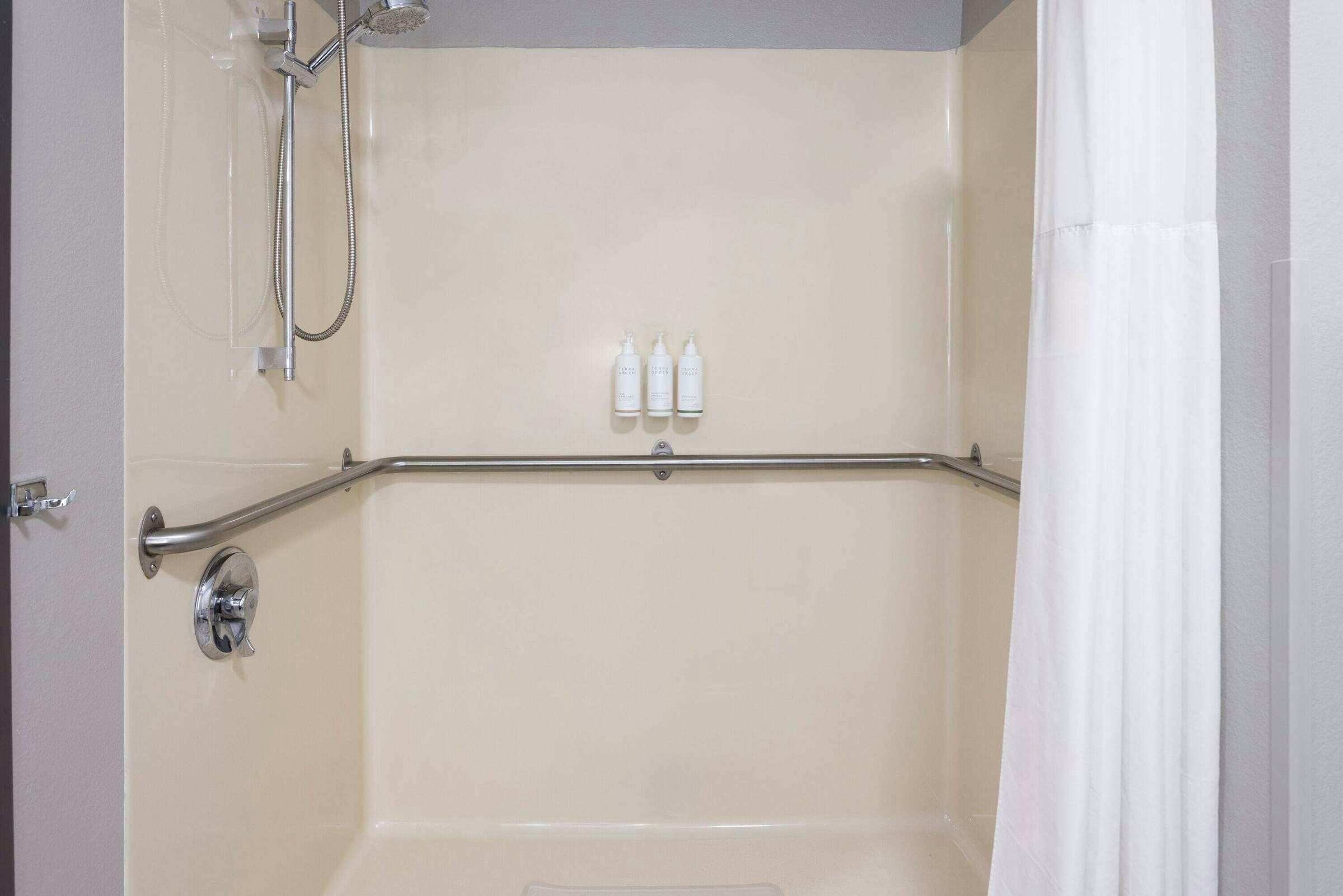 Super 8 by Wyndham Burnham/Lewistown